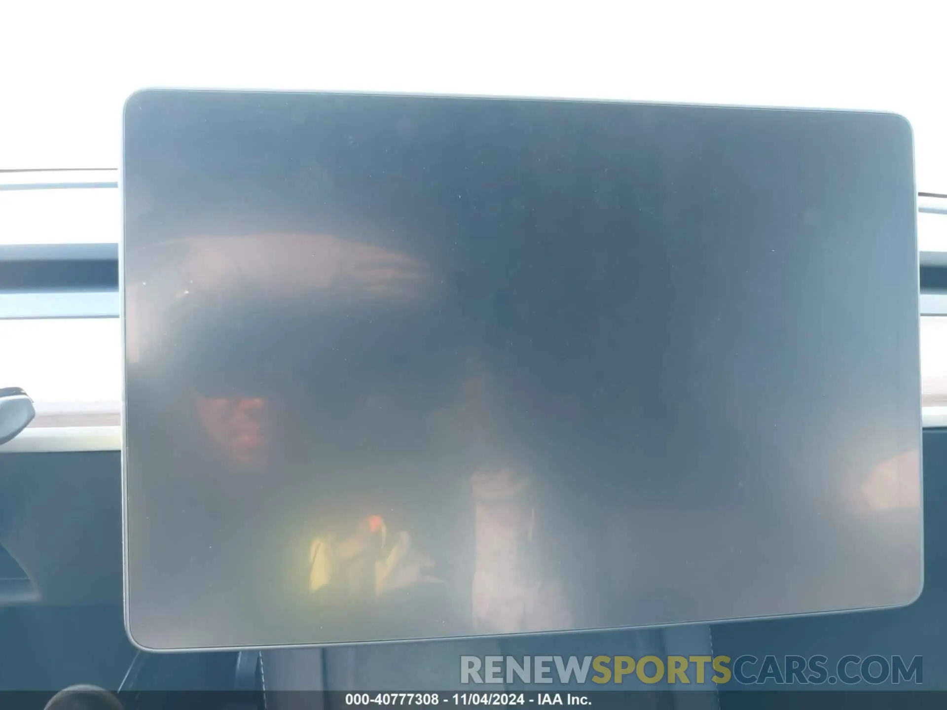 17 Photograph of a damaged car 7SAYGDEE8RF064850 TESLA MODEL Y 2024