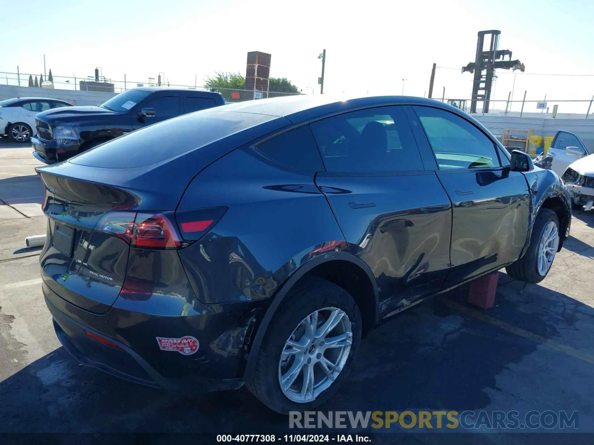 4 Photograph of a damaged car 7SAYGDEE8RF064850 TESLA MODEL Y 2024