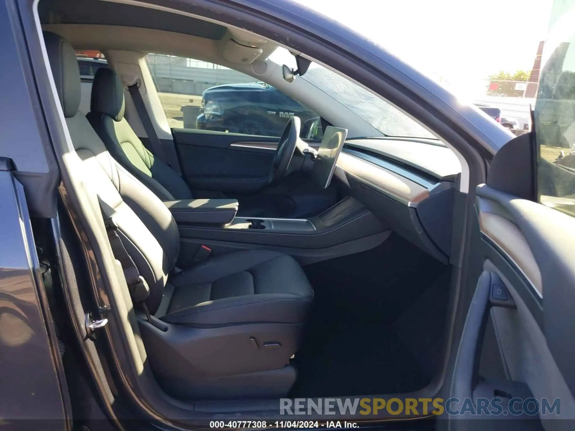 5 Photograph of a damaged car 7SAYGDEE8RF064850 TESLA MODEL Y 2024