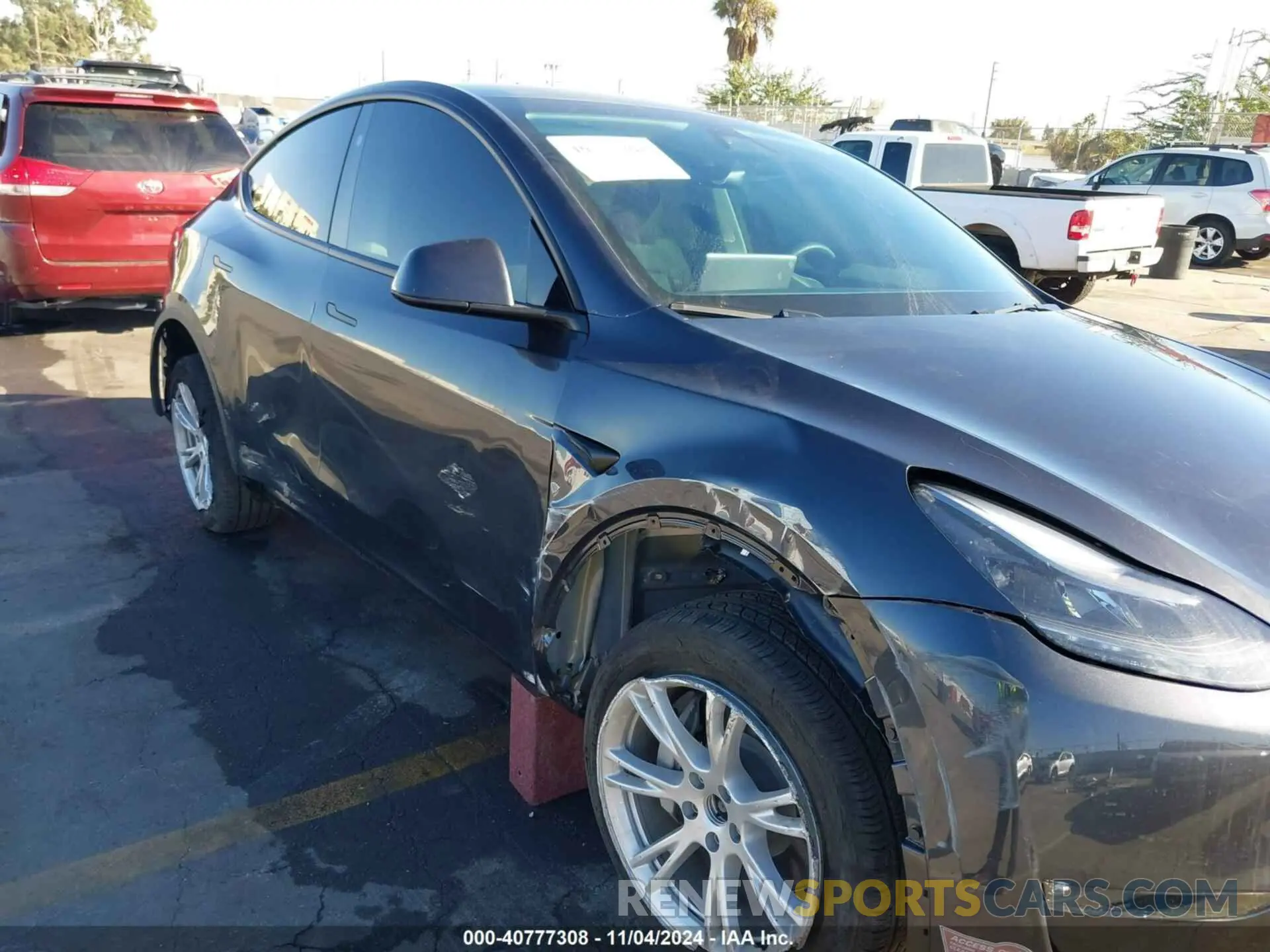 6 Photograph of a damaged car 7SAYGDEE8RF064850 TESLA MODEL Y 2024