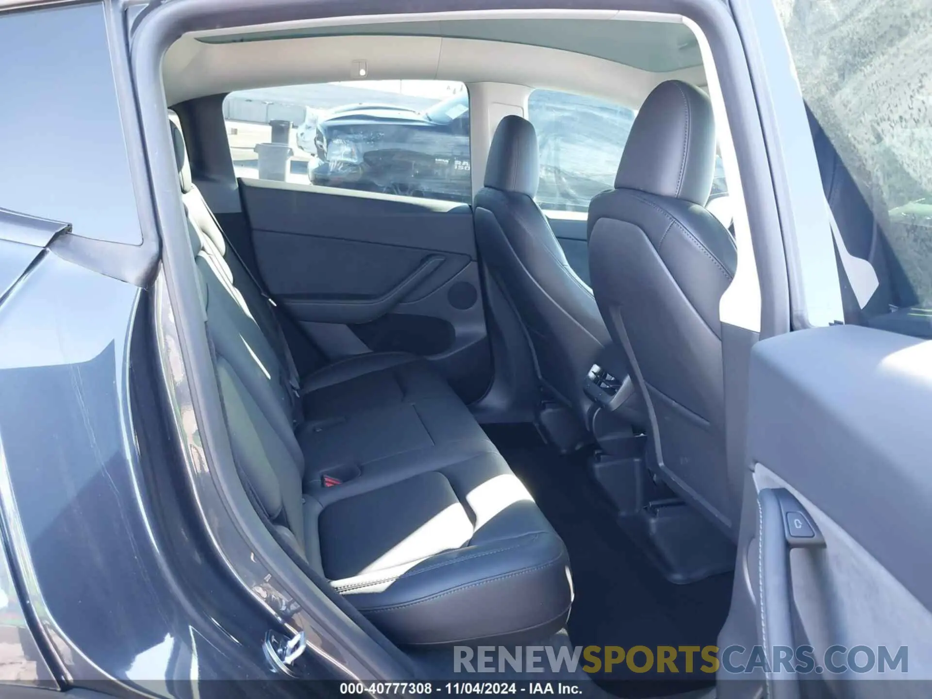 8 Photograph of a damaged car 7SAYGDEE8RF064850 TESLA MODEL Y 2024