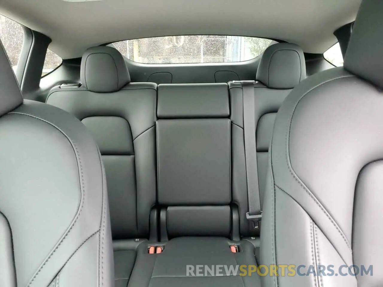 10 Photograph of a damaged car 7SAYGDEE8RF077193 TESLA MODEL Y 2024