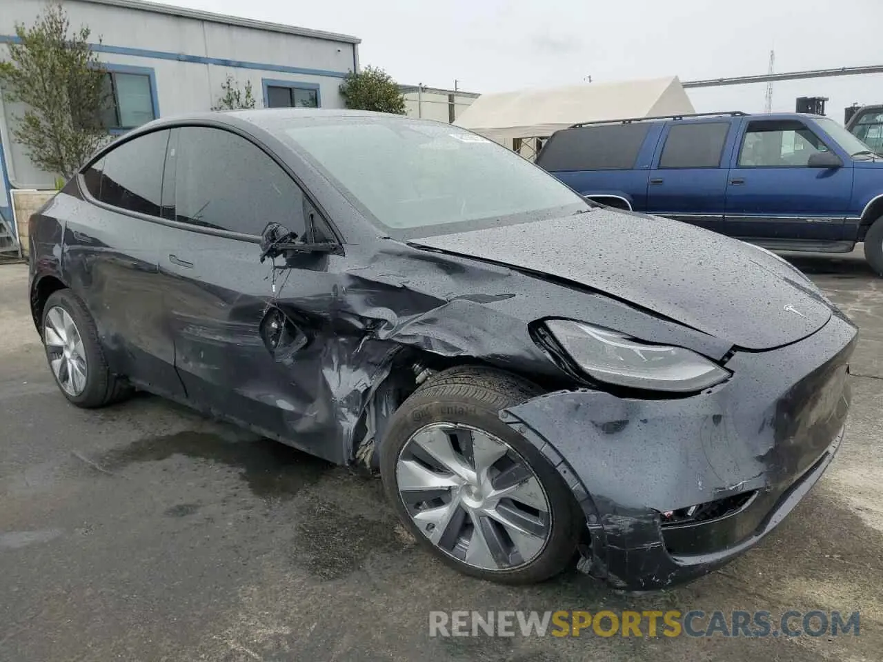 4 Photograph of a damaged car 7SAYGDEE8RF077193 TESLA MODEL Y 2024