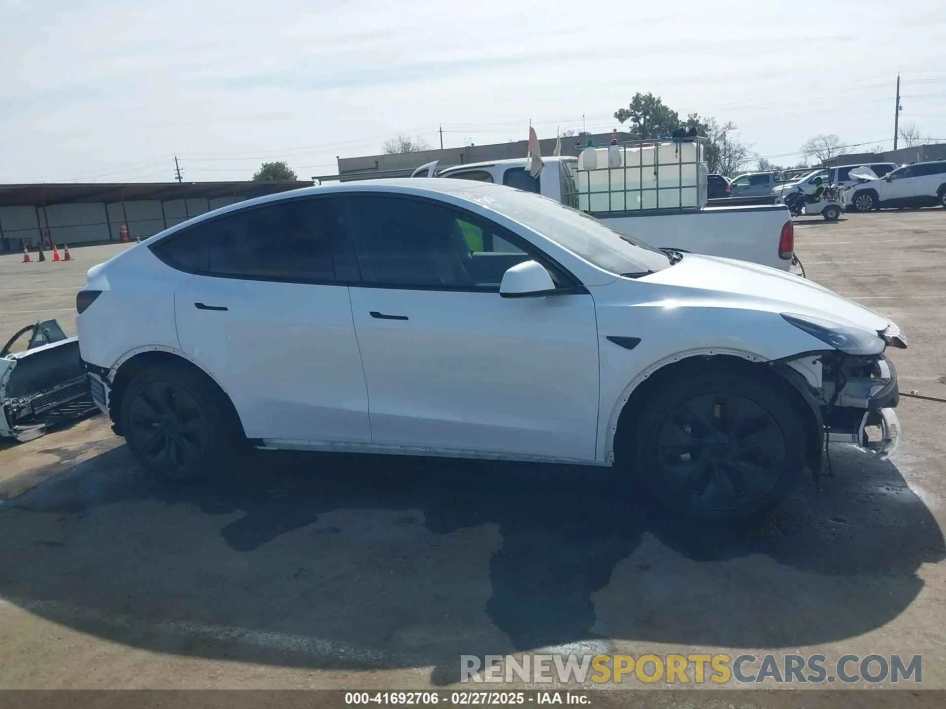 13 Photograph of a damaged car 7SAYGDEE8RF161370 TESLA MODEL Y 2024