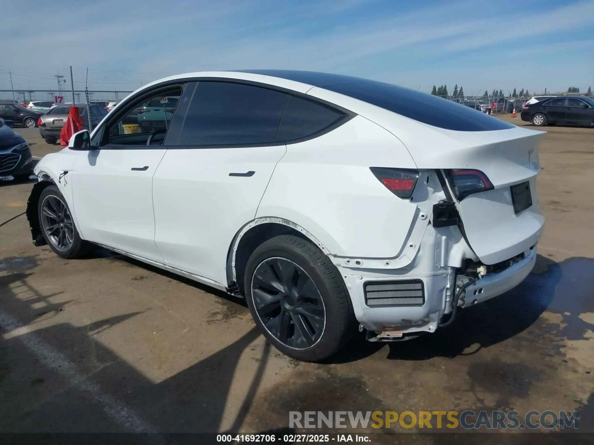 14 Photograph of a damaged car 7SAYGDEE8RF161370 TESLA MODEL Y 2024