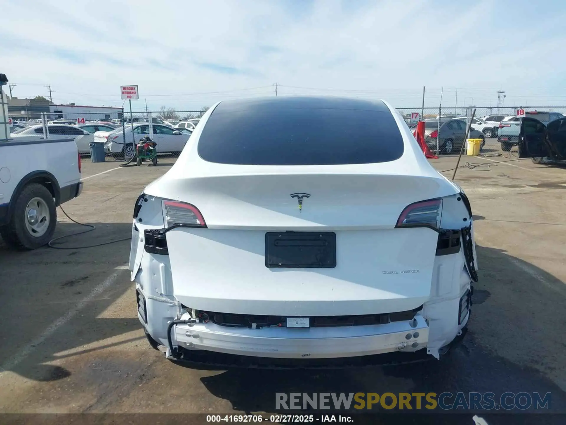 16 Photograph of a damaged car 7SAYGDEE8RF161370 TESLA MODEL Y 2024
