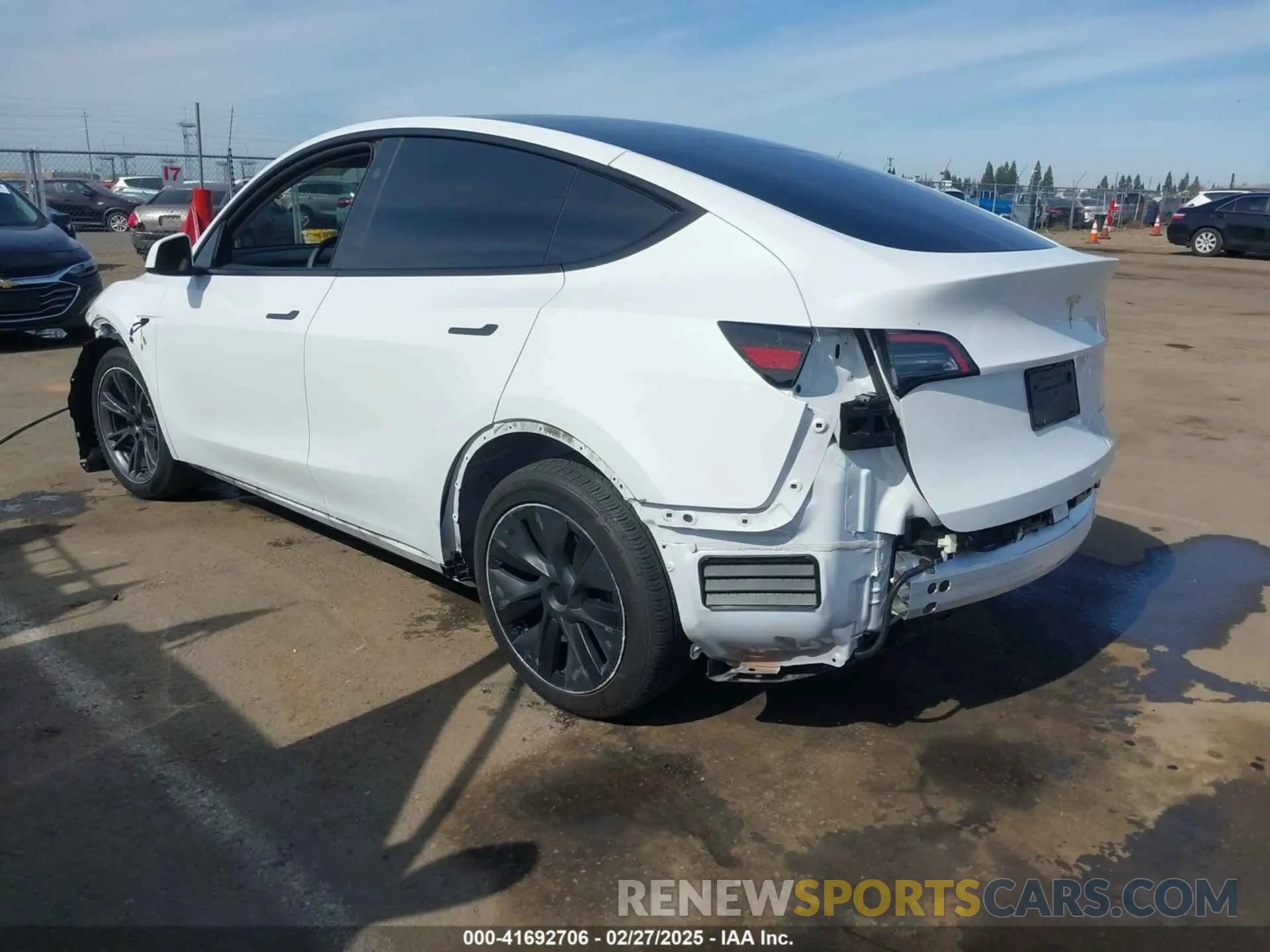 3 Photograph of a damaged car 7SAYGDEE8RF161370 TESLA MODEL Y 2024