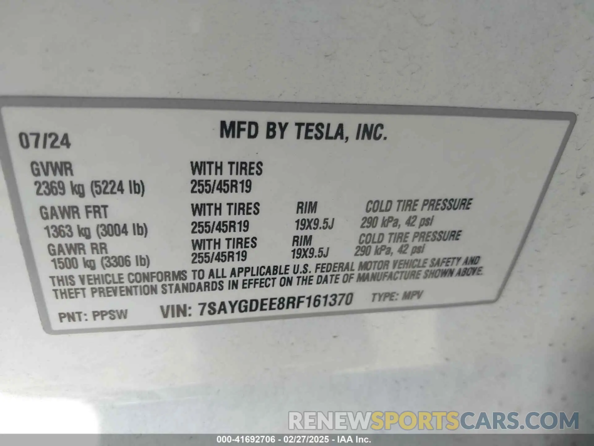 9 Photograph of a damaged car 7SAYGDEE8RF161370 TESLA MODEL Y 2024