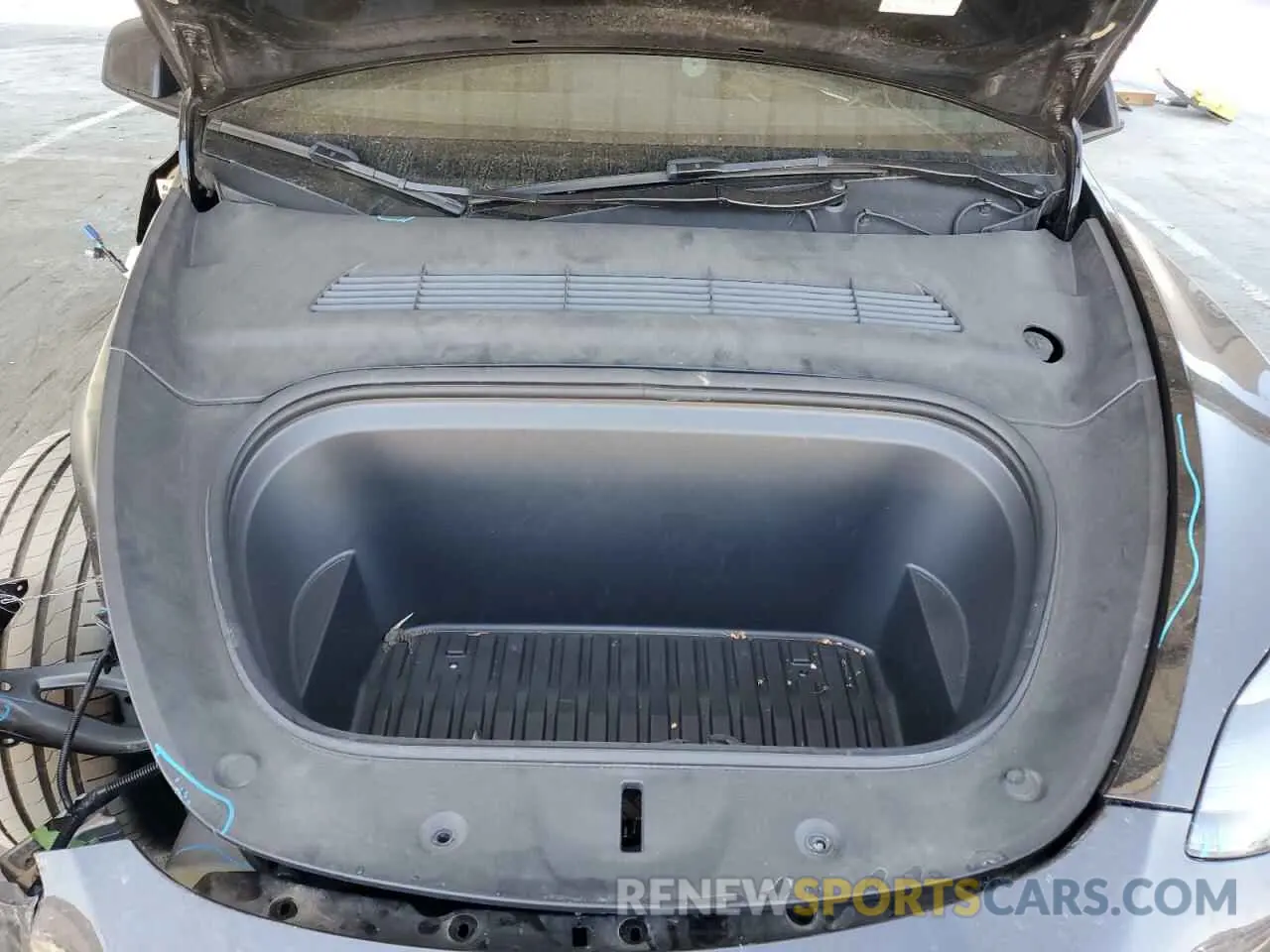 11 Photograph of a damaged car 7SAYGDEE8RF983280 TESLA MODEL Y 2024