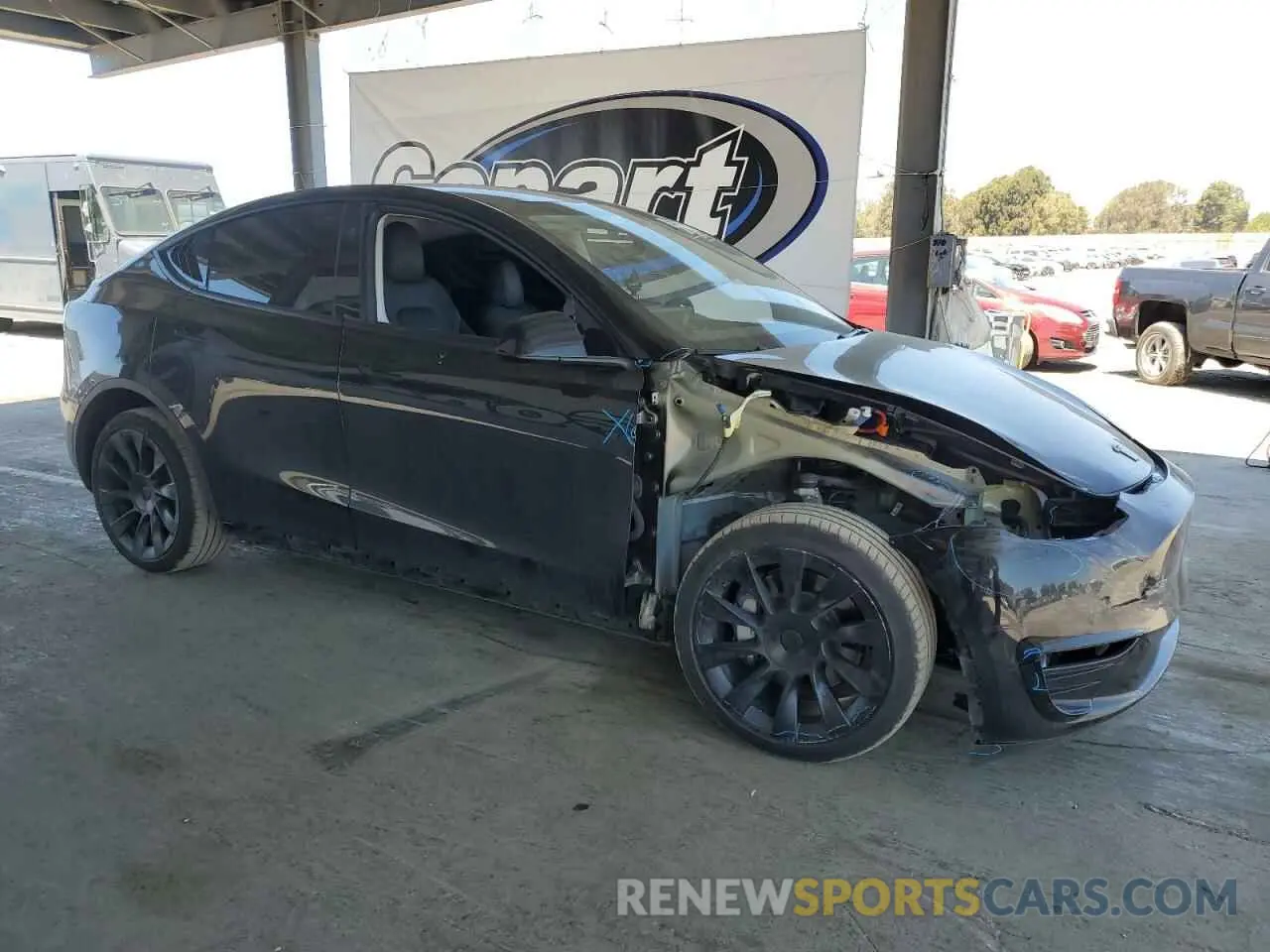 4 Photograph of a damaged car 7SAYGDEE8RF983280 TESLA MODEL Y 2024