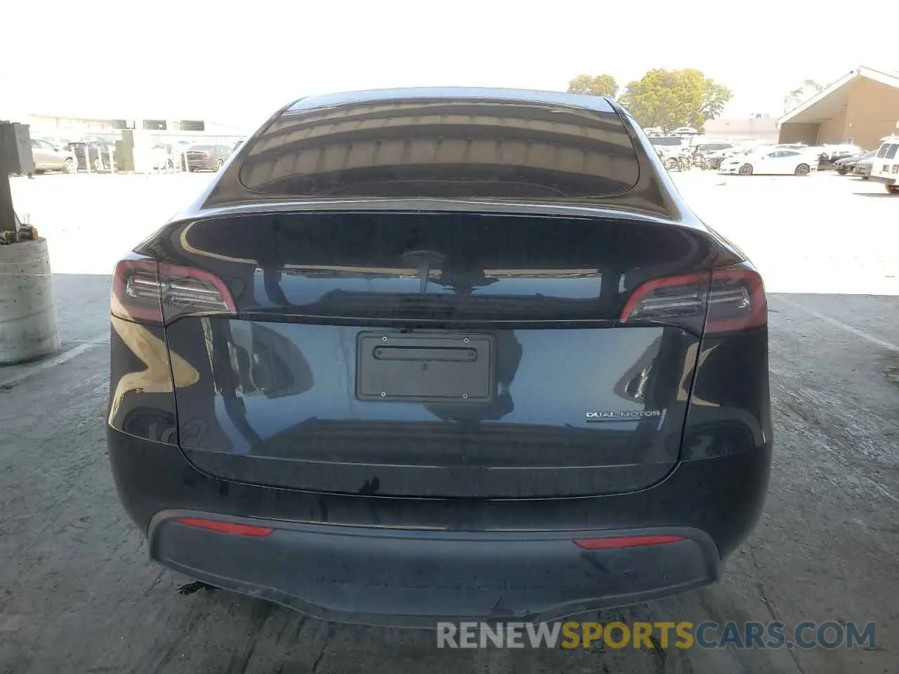6 Photograph of a damaged car 7SAYGDEE8RF983280 TESLA MODEL Y 2024