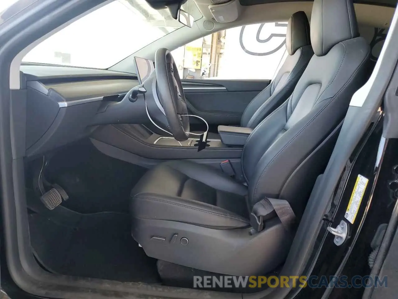 7 Photograph of a damaged car 7SAYGDEE8RF983280 TESLA MODEL Y 2024