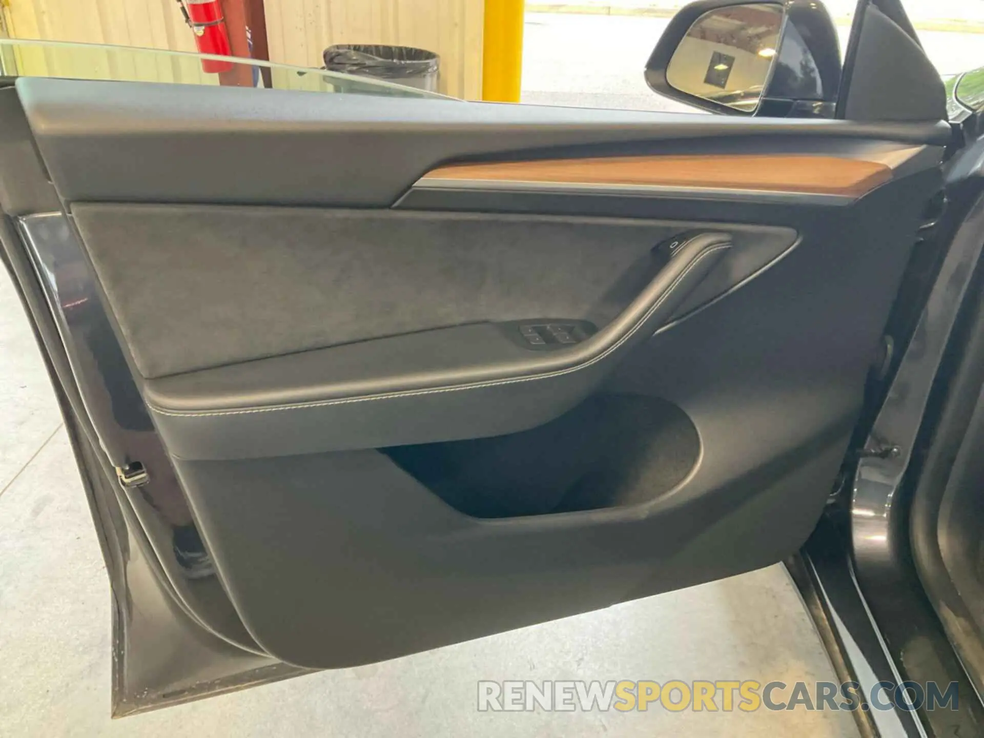 12 Photograph of a damaged car 7SAYGDEE8RF986468 TESLA MODEL Y 2024