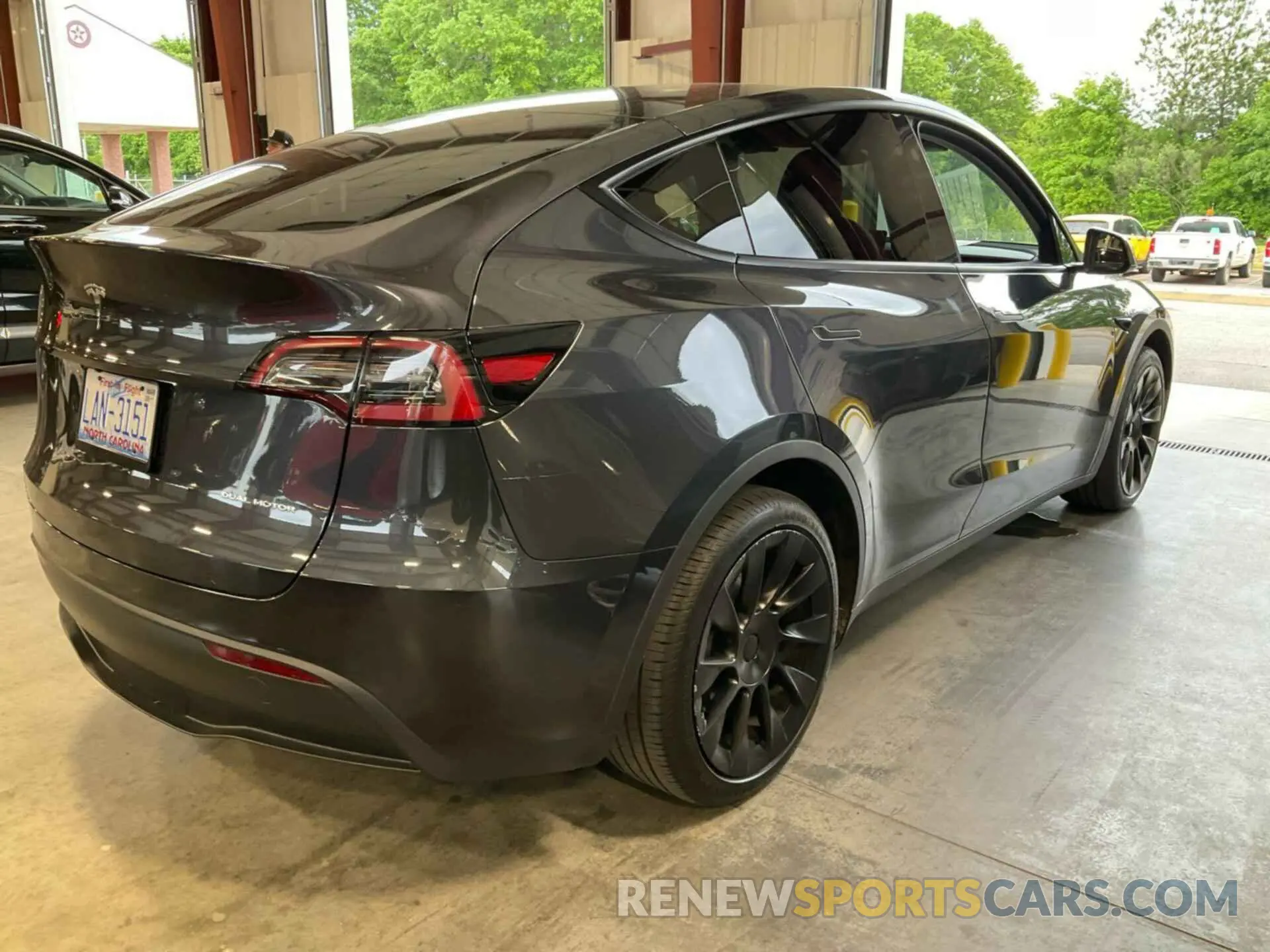 22 Photograph of a damaged car 7SAYGDEE8RF986468 TESLA MODEL Y 2024
