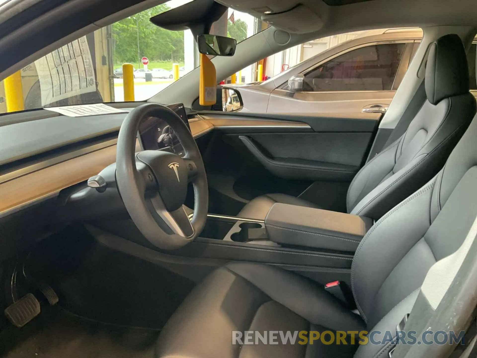 24 Photograph of a damaged car 7SAYGDEE8RF986468 TESLA MODEL Y 2024