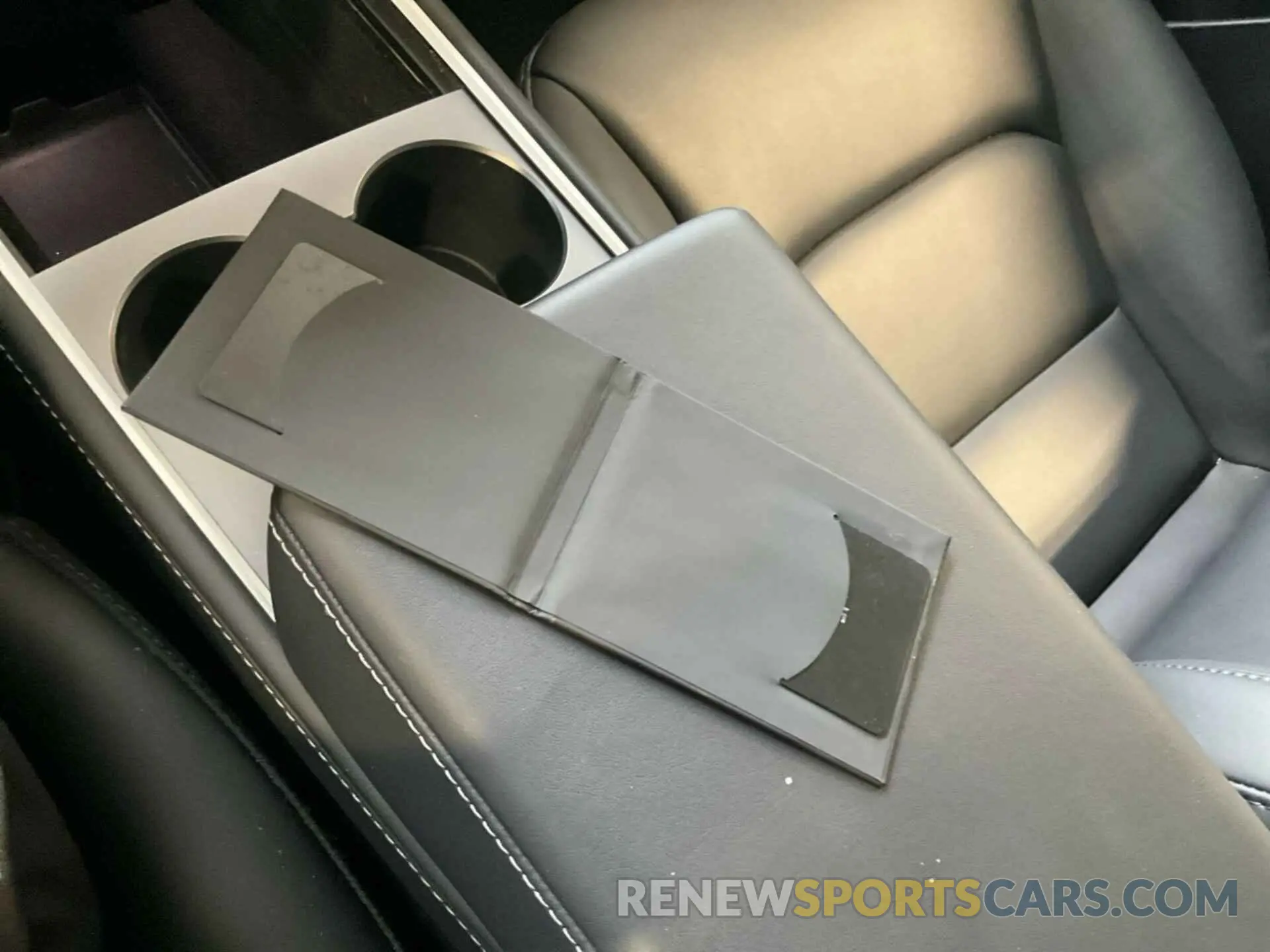 30 Photograph of a damaged car 7SAYGDEE8RF986468 TESLA MODEL Y 2024
