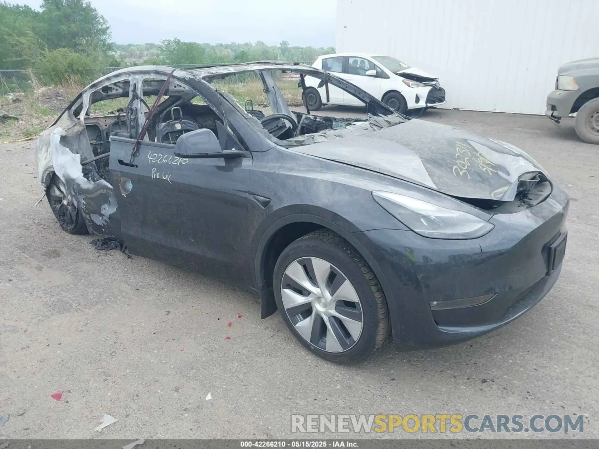 1 Photograph of a damaged car 7SAYGDEE8RF991377 TESLA MODEL Y 2024