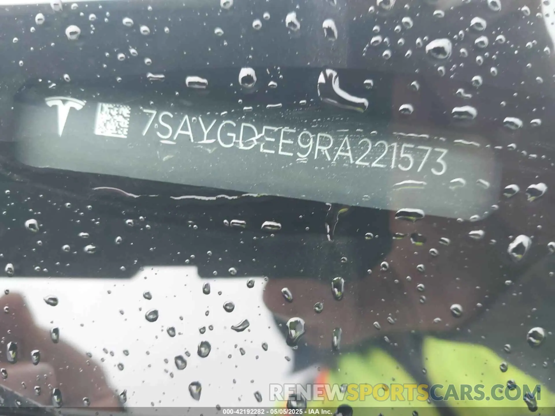 9 Photograph of a damaged car 7SAYGDEE9RA221573 TESLA MODEL Y 2024