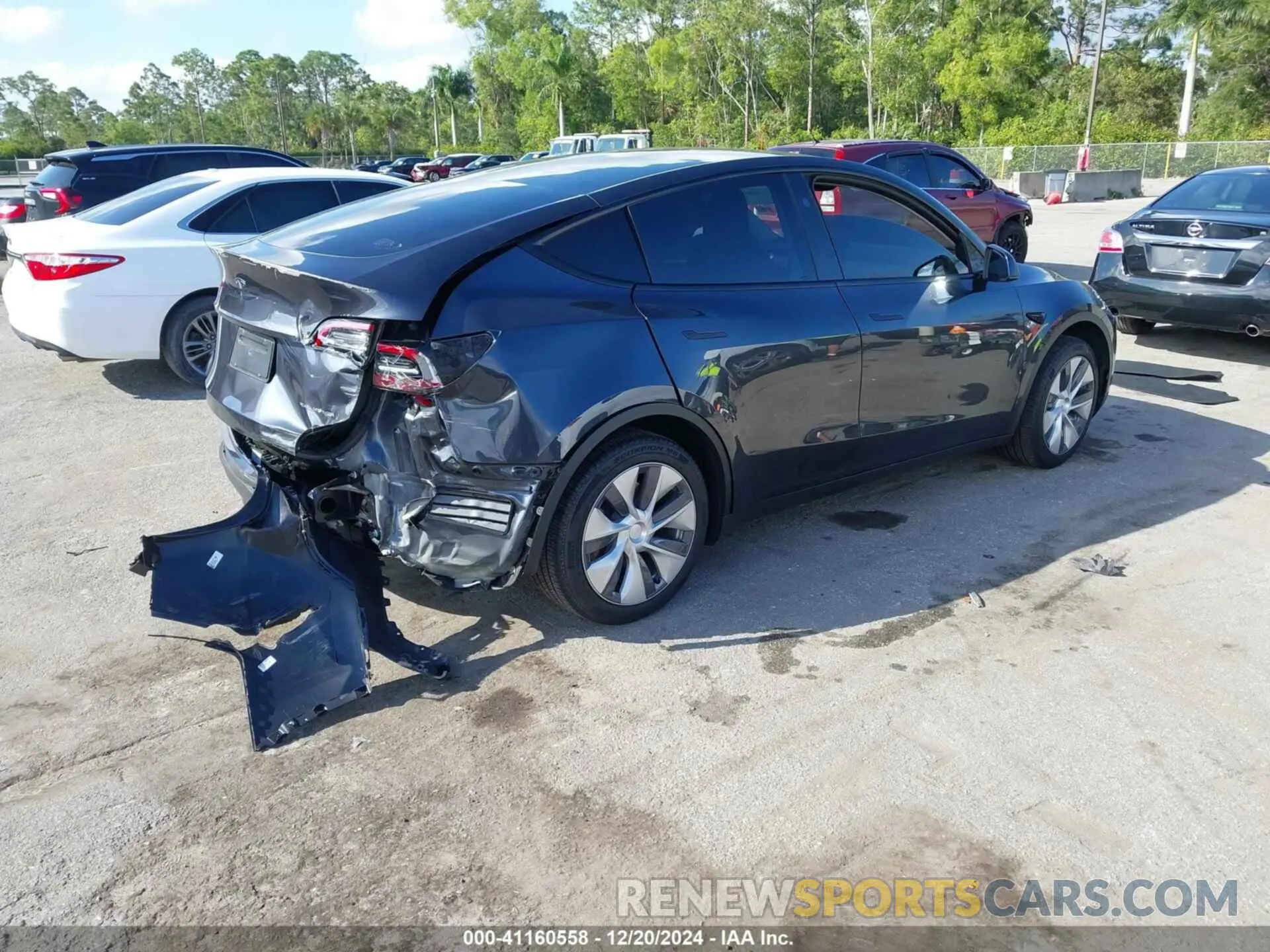 4 Photograph of a damaged car 7SAYGDEE9RA228474 TESLA MODEL Y 2024