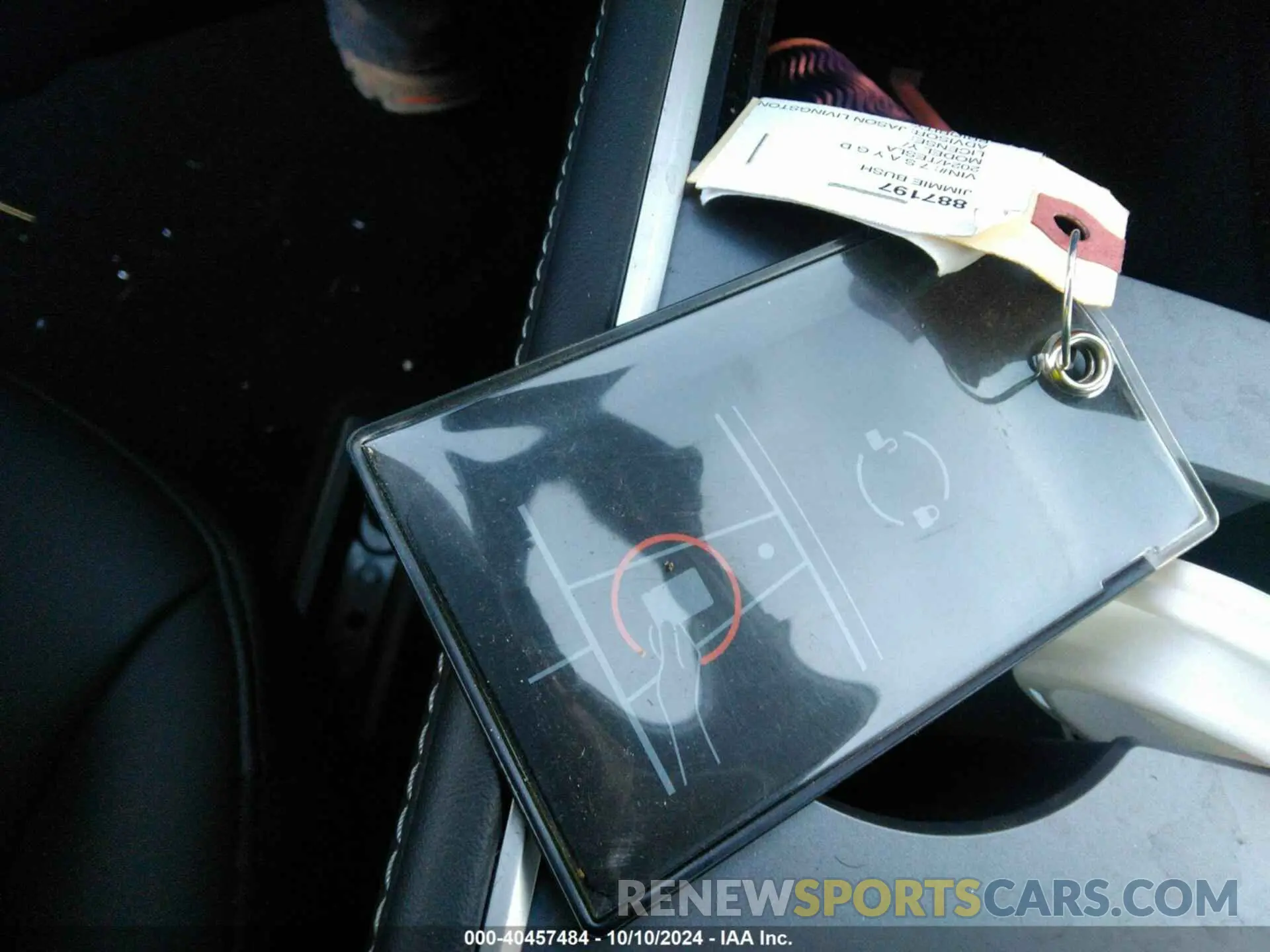 11 Photograph of a damaged car 7SAYGDEE9RA240138 TESLA MODEL Y 2024