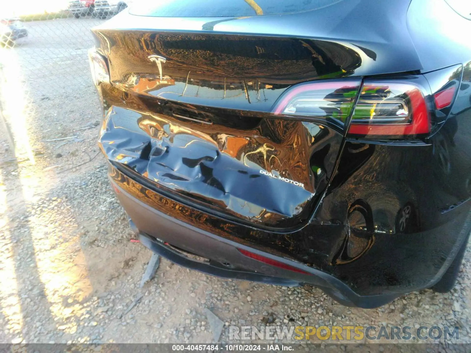 6 Photograph of a damaged car 7SAYGDEE9RA240138 TESLA MODEL Y 2024