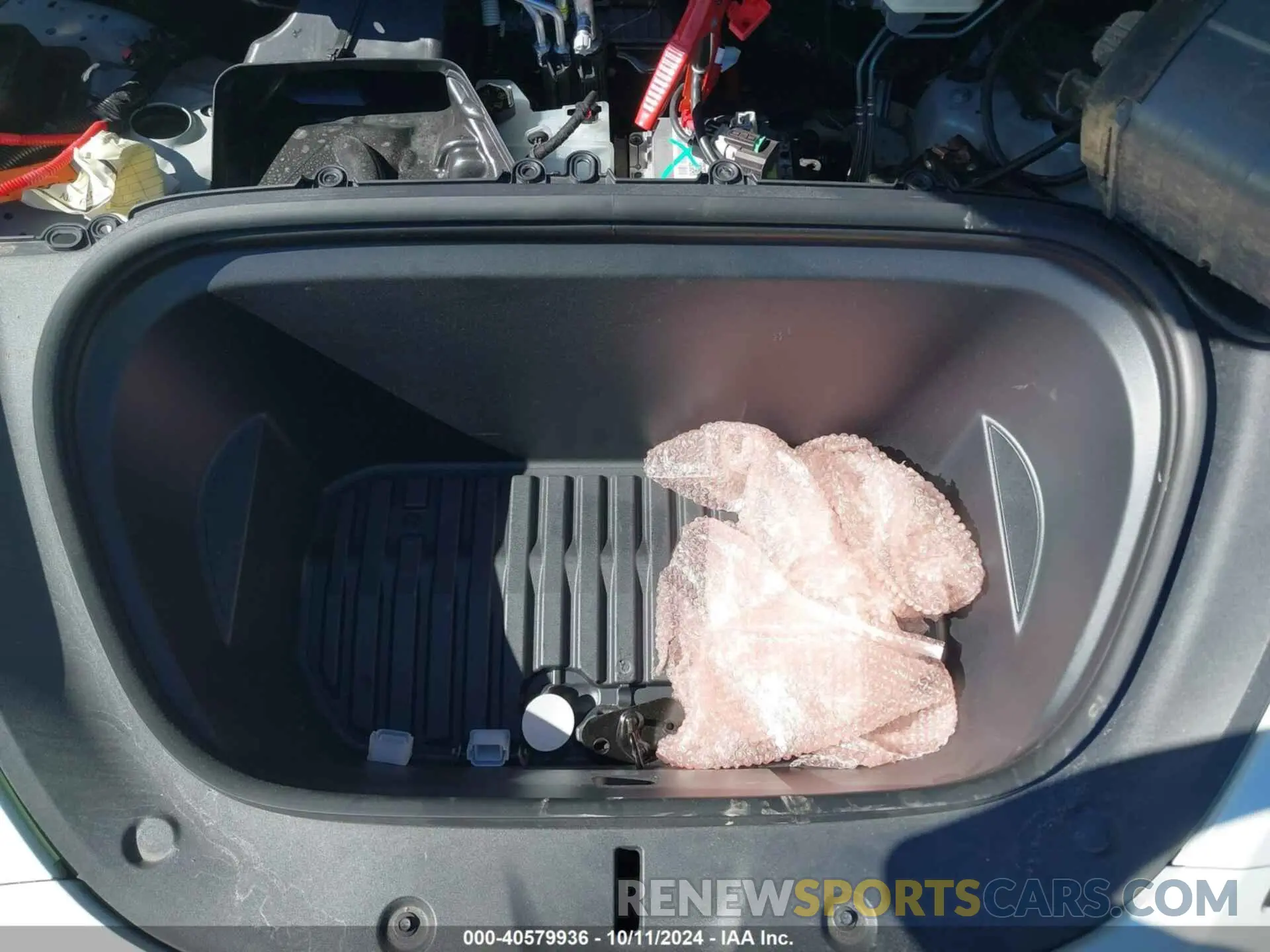10 Photograph of a damaged car 7SAYGDEE9RA241239 TESLA MODEL Y 2024