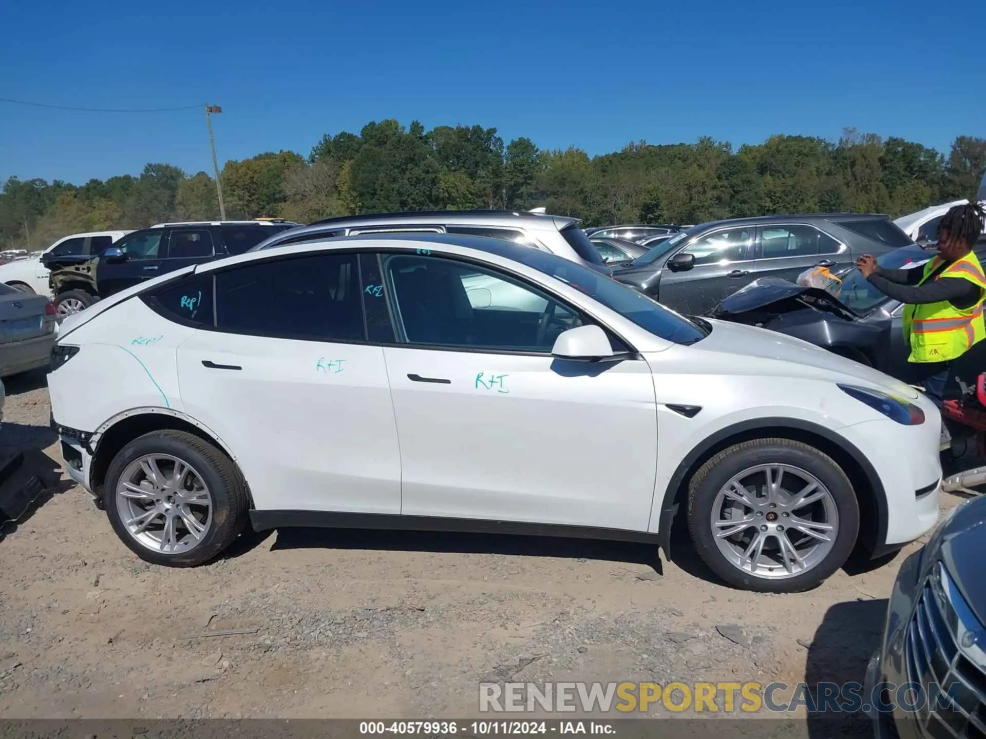 13 Photograph of a damaged car 7SAYGDEE9RA241239 TESLA MODEL Y 2024