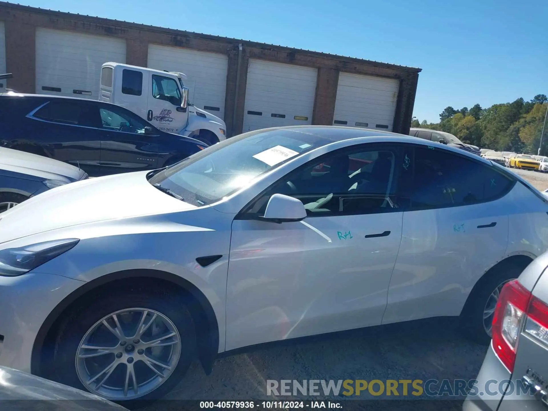 14 Photograph of a damaged car 7SAYGDEE9RA241239 TESLA MODEL Y 2024