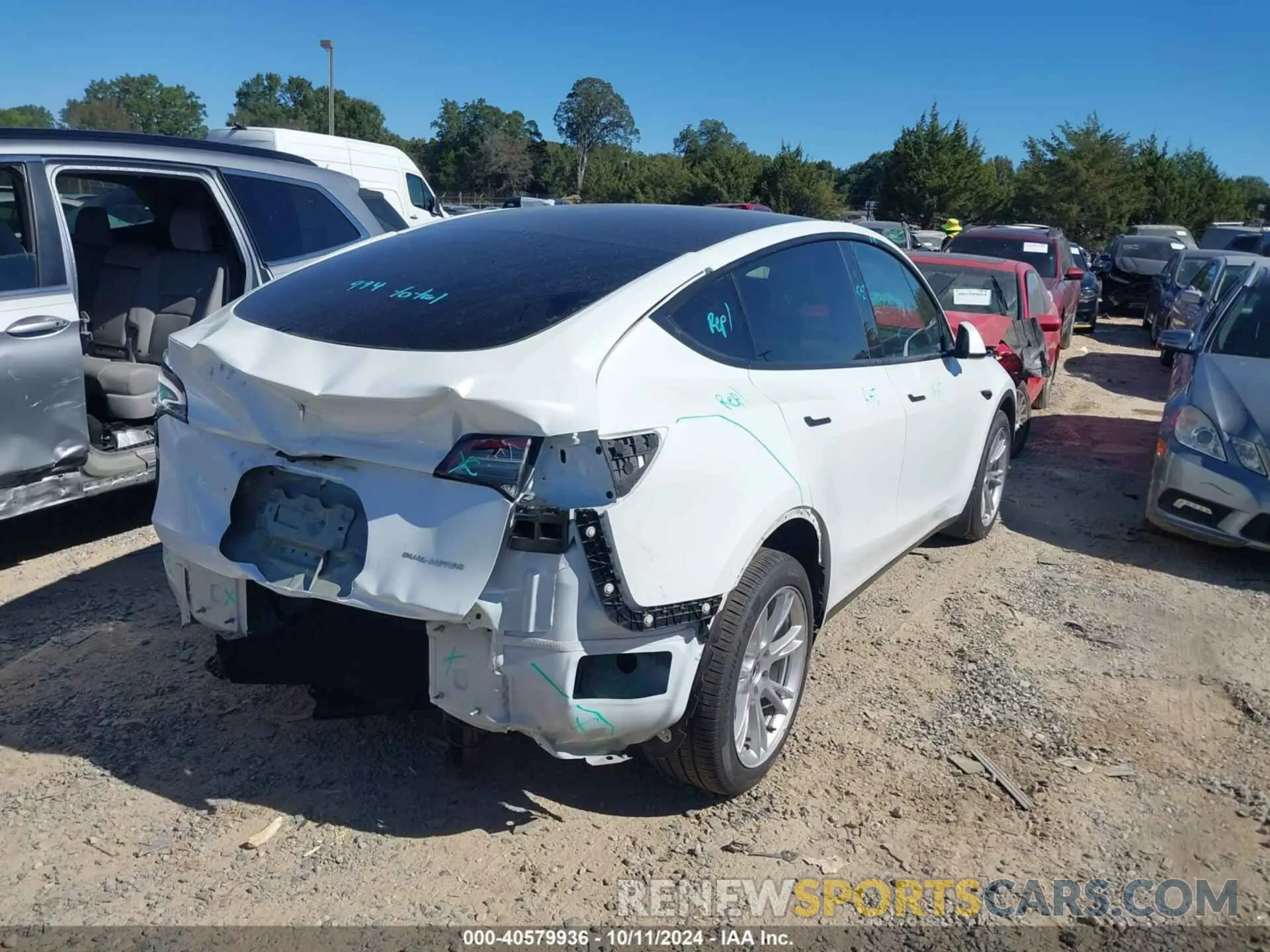 4 Photograph of a damaged car 7SAYGDEE9RA241239 TESLA MODEL Y 2024