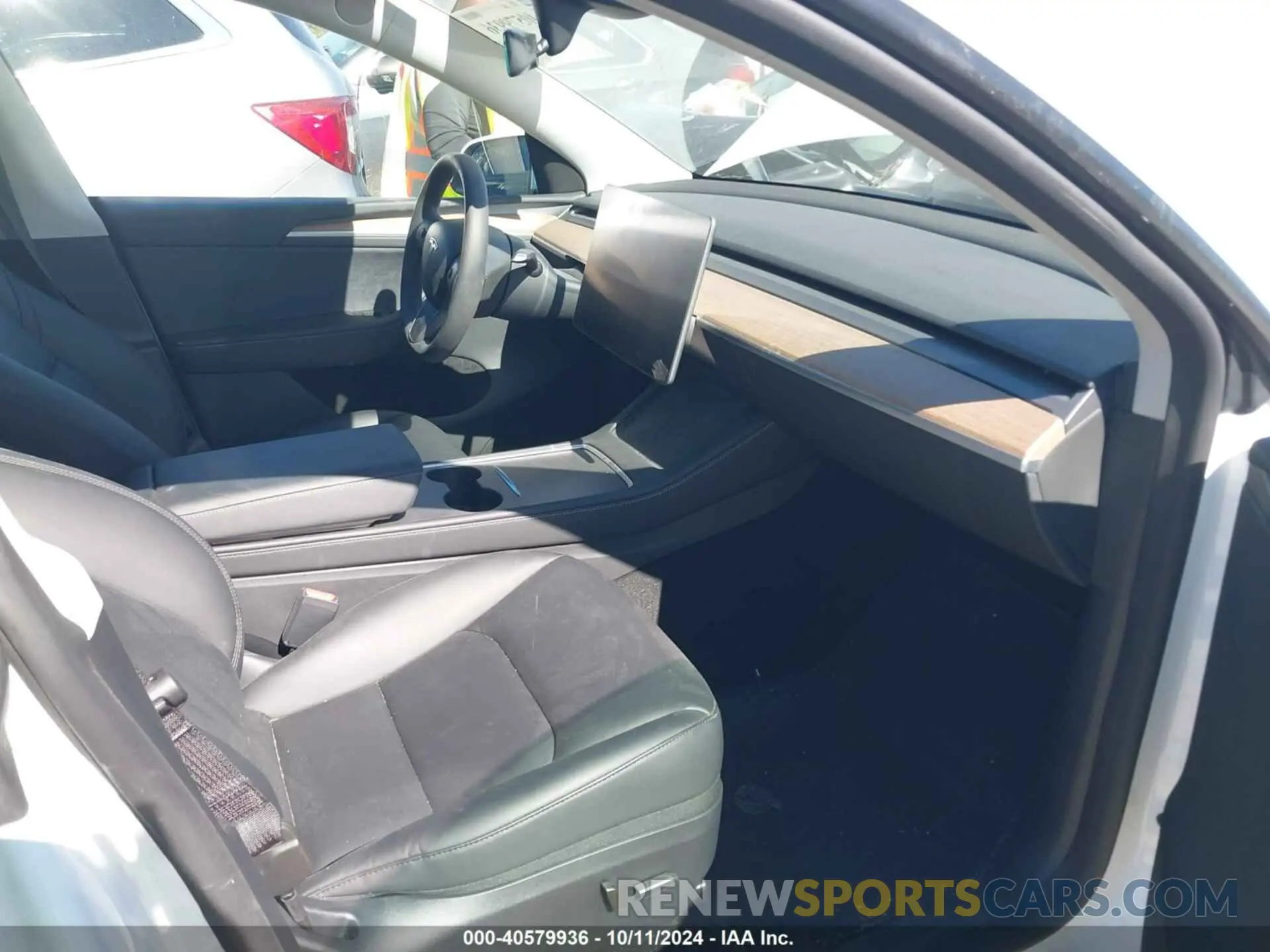 5 Photograph of a damaged car 7SAYGDEE9RA241239 TESLA MODEL Y 2024