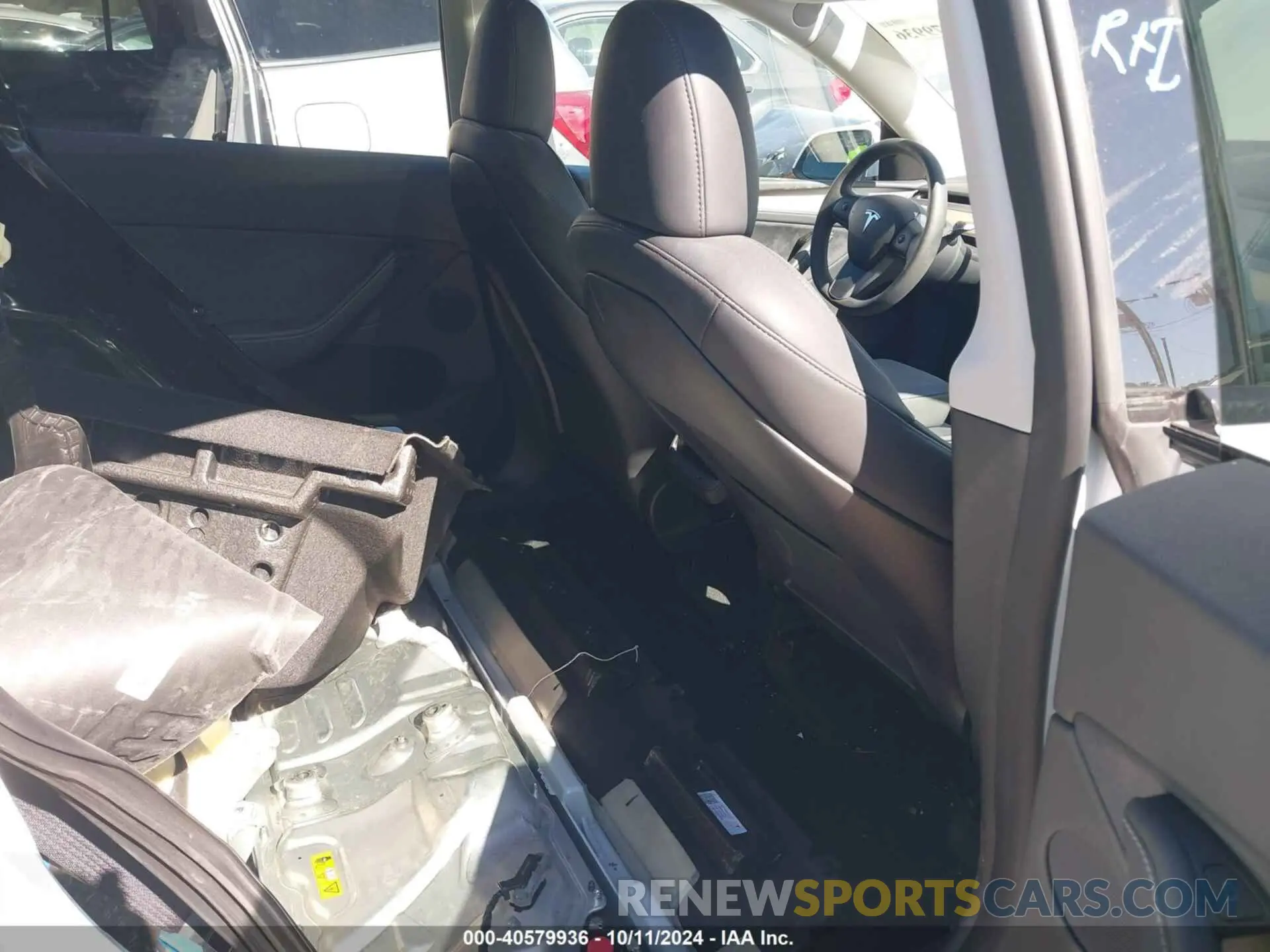 8 Photograph of a damaged car 7SAYGDEE9RA241239 TESLA MODEL Y 2024