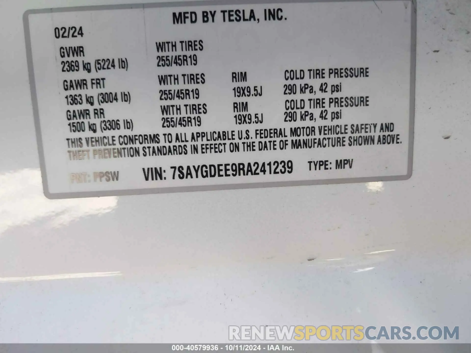 9 Photograph of a damaged car 7SAYGDEE9RA241239 TESLA MODEL Y 2024
