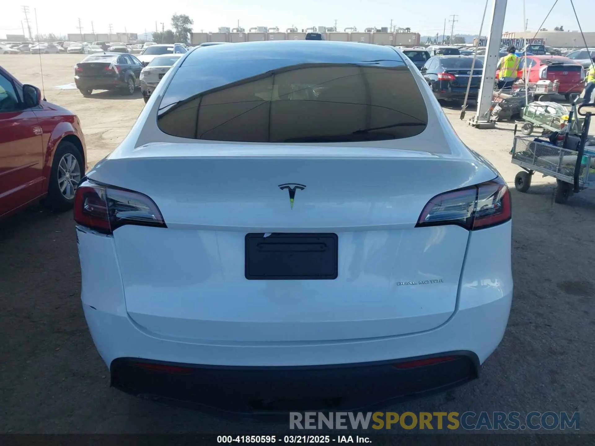 16 Photograph of a damaged car 7SAYGDEE9RA259630 TESLA MODEL Y 2024