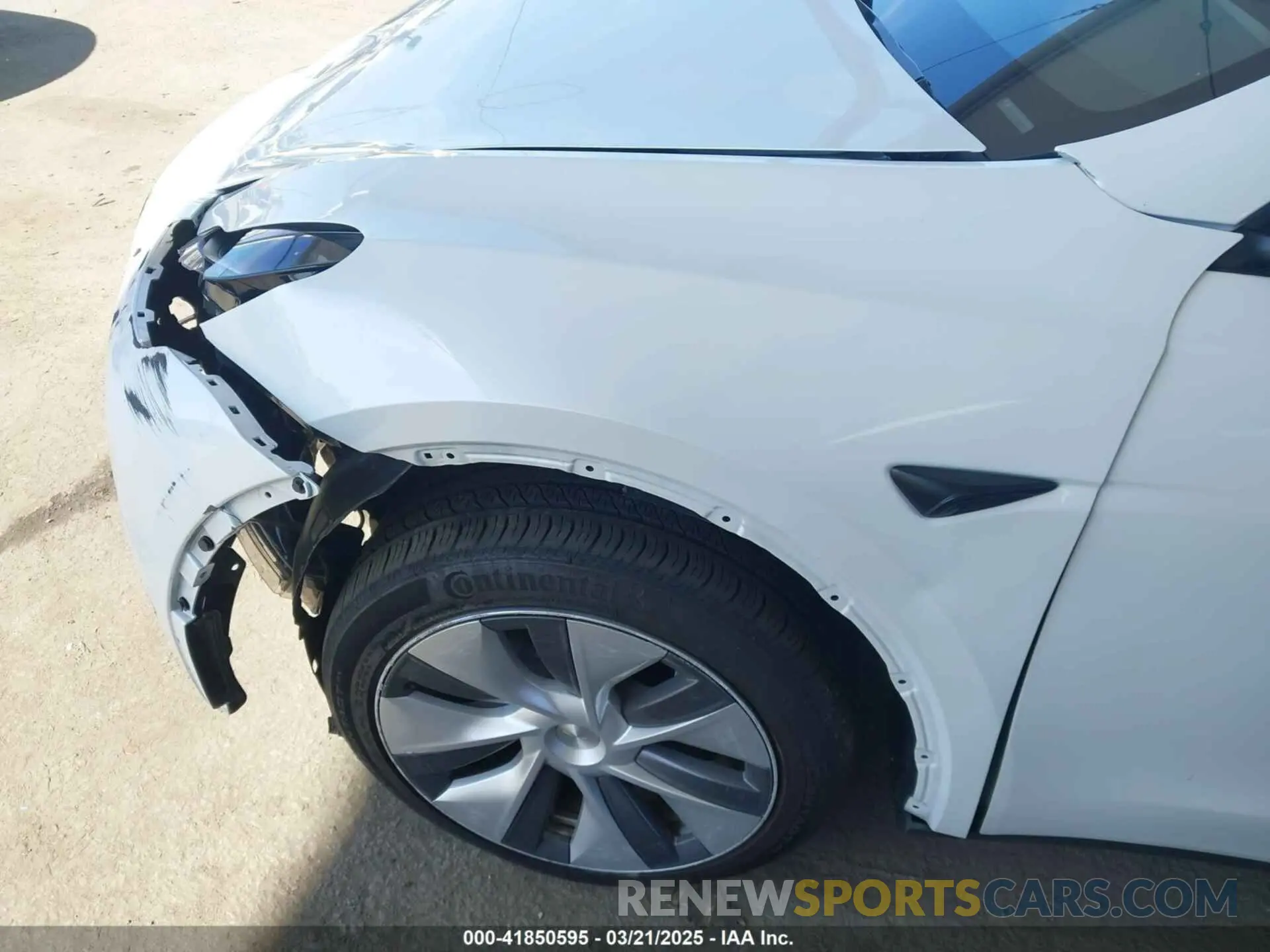 20 Photograph of a damaged car 7SAYGDEE9RA259630 TESLA MODEL Y 2024