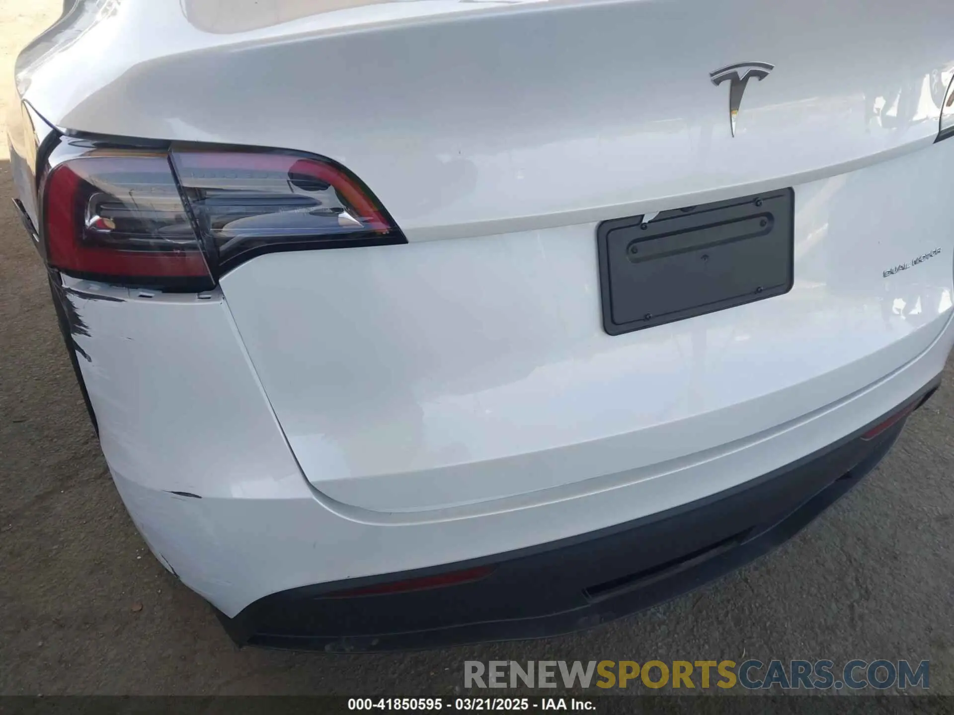 22 Photograph of a damaged car 7SAYGDEE9RA259630 TESLA MODEL Y 2024