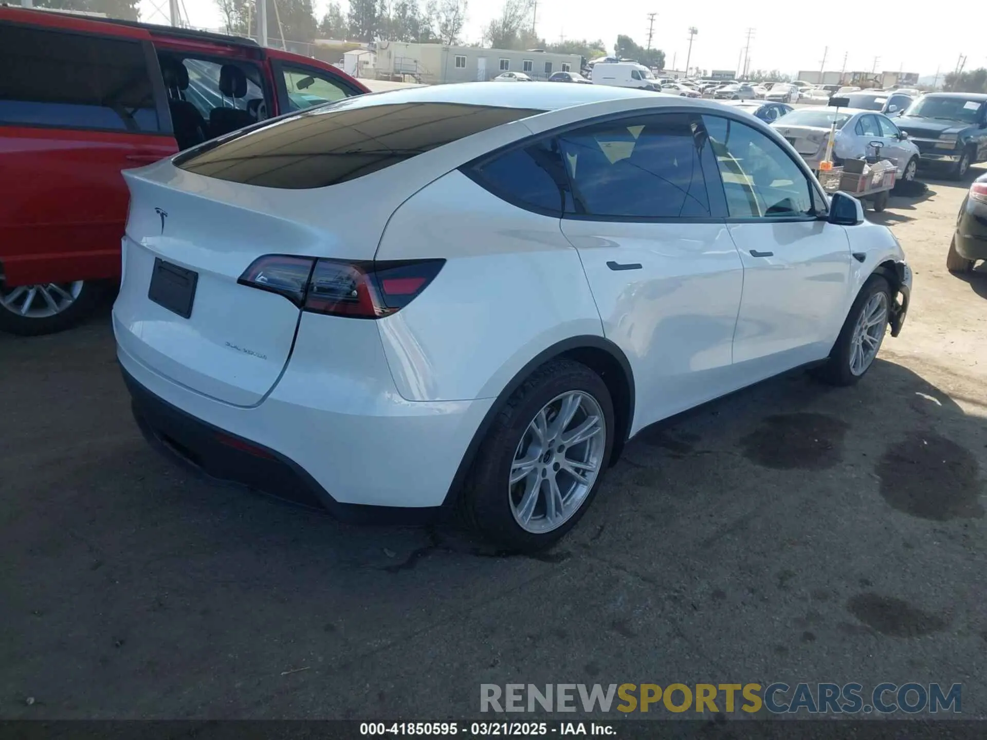 4 Photograph of a damaged car 7SAYGDEE9RA259630 TESLA MODEL Y 2024