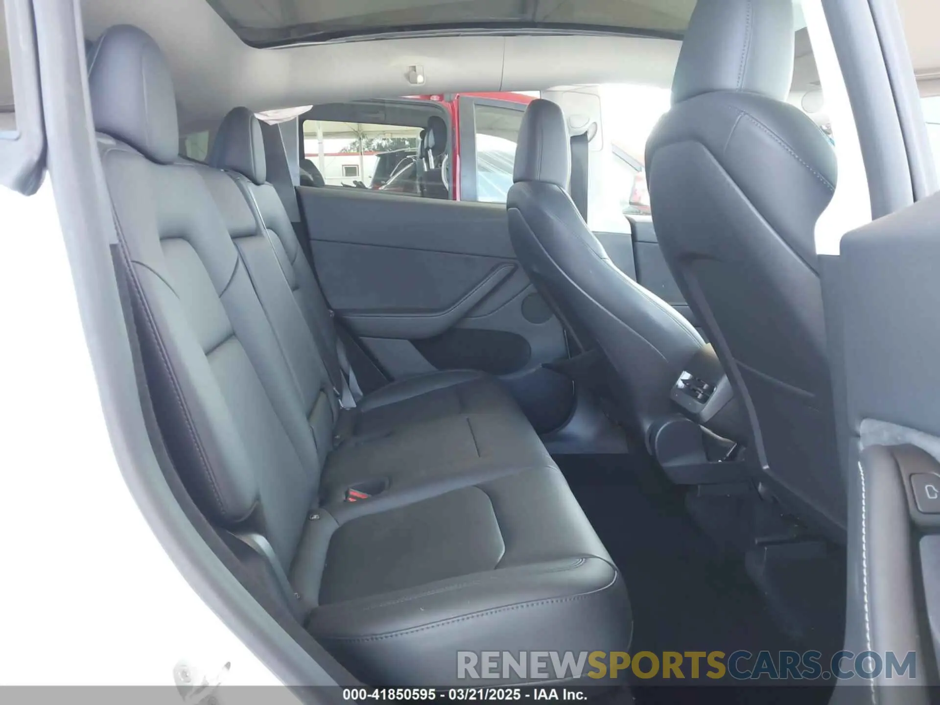 8 Photograph of a damaged car 7SAYGDEE9RA259630 TESLA MODEL Y 2024