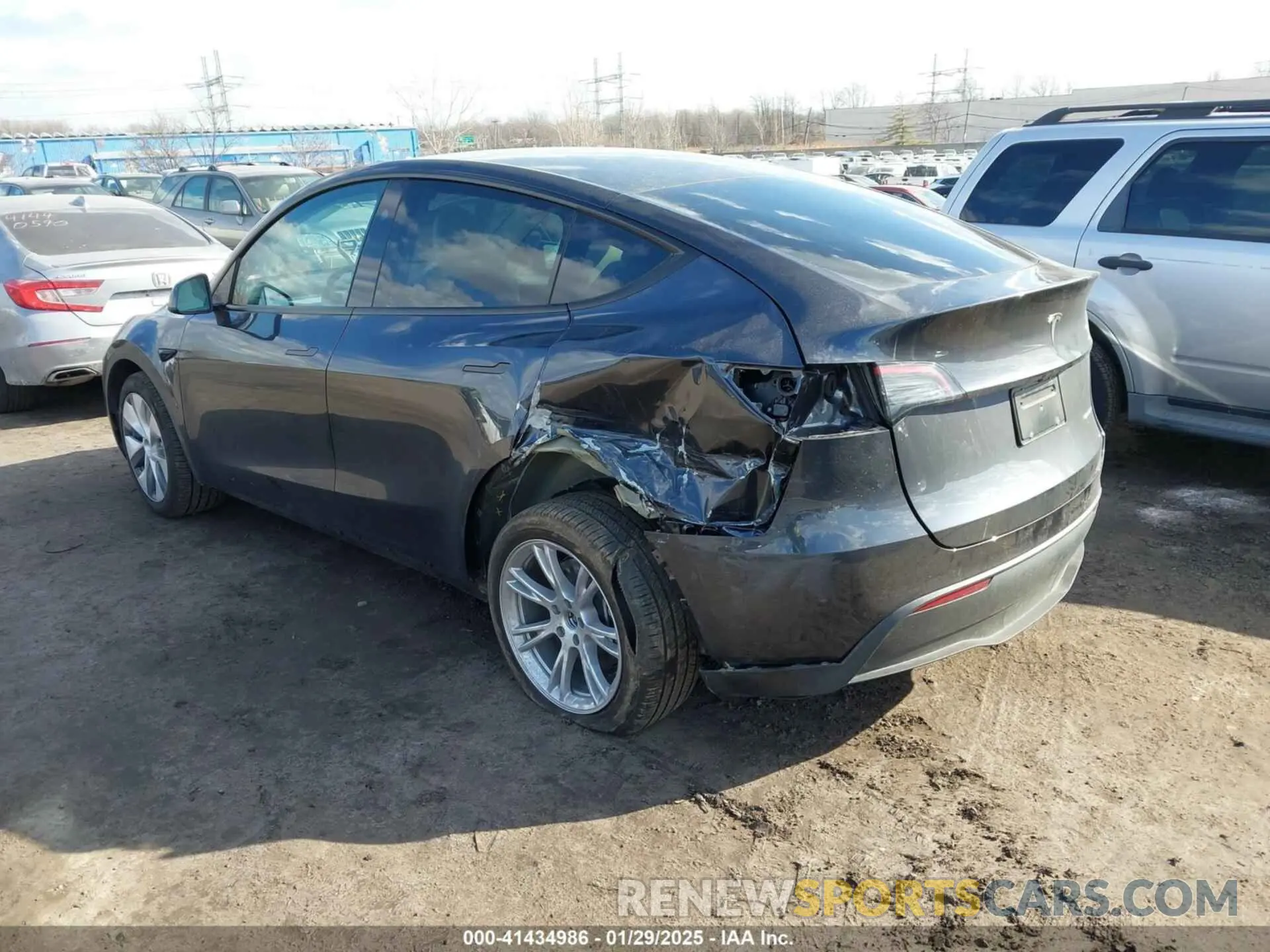 3 Photograph of a damaged car 7SAYGDEE9RA265637 TESLA MODEL Y 2024