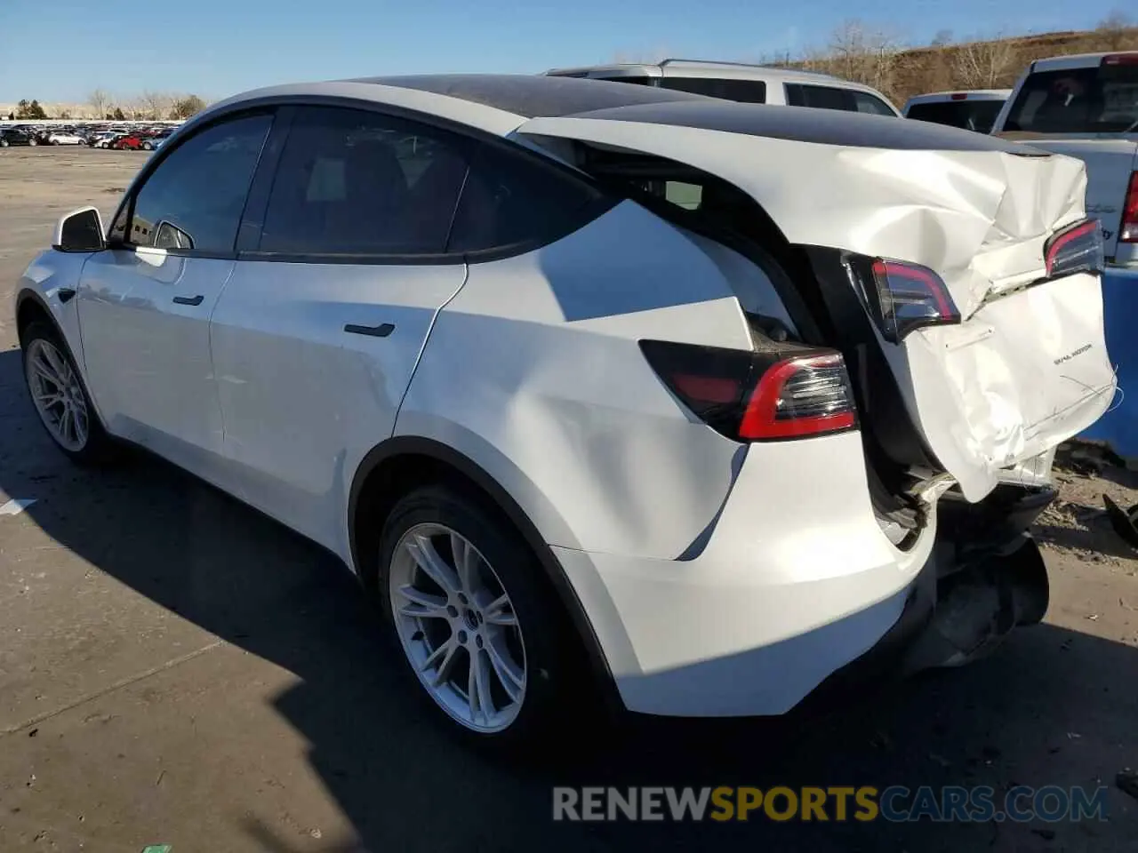 2 Photograph of a damaged car 7SAYGDEE9RA268098 TESLA MODEL Y 2024