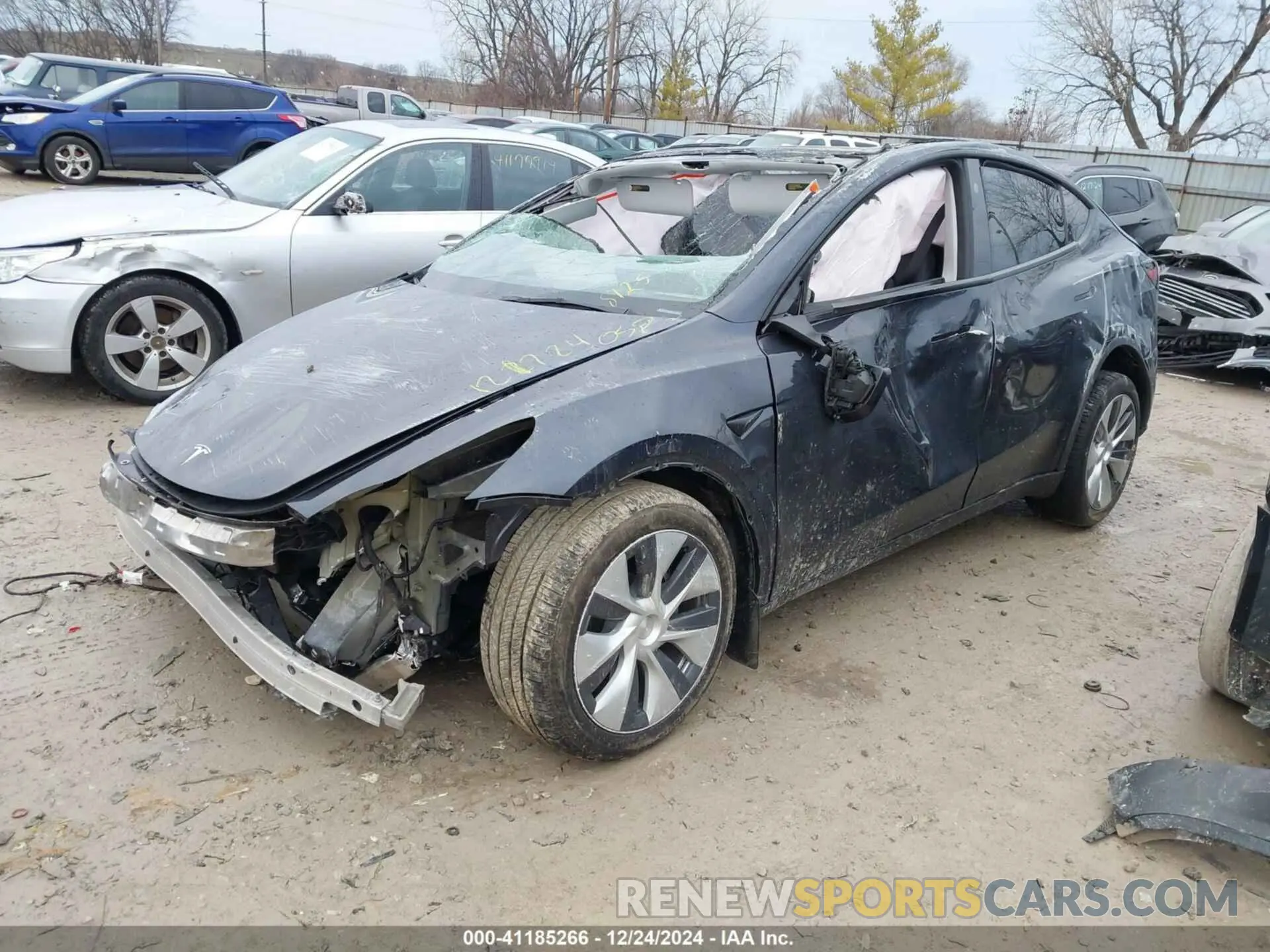 2 Фотография поврежденного автомобиля 7SAYGDEE9RA288125 TESLA MODEL Y 2024