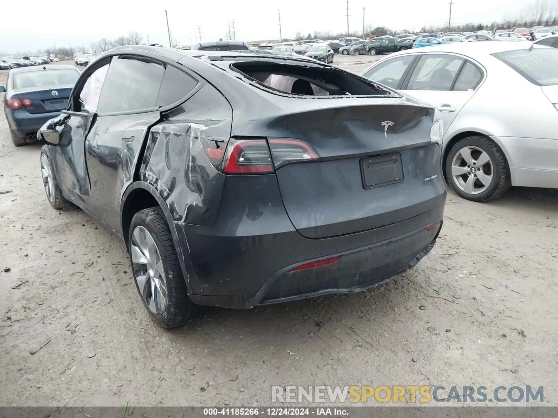 3 Фотография поврежденного автомобиля 7SAYGDEE9RA288125 TESLA MODEL Y 2024