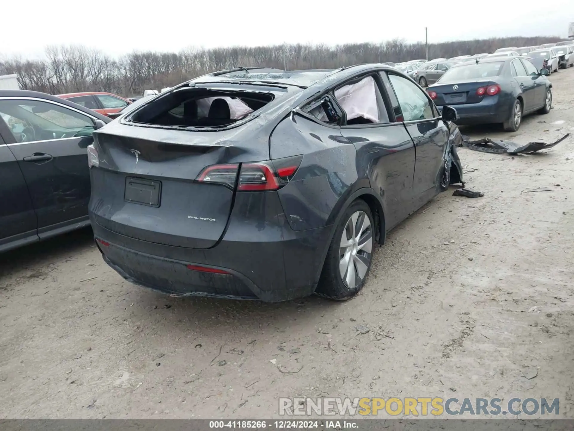 4 Фотография поврежденного автомобиля 7SAYGDEE9RA288125 TESLA MODEL Y 2024