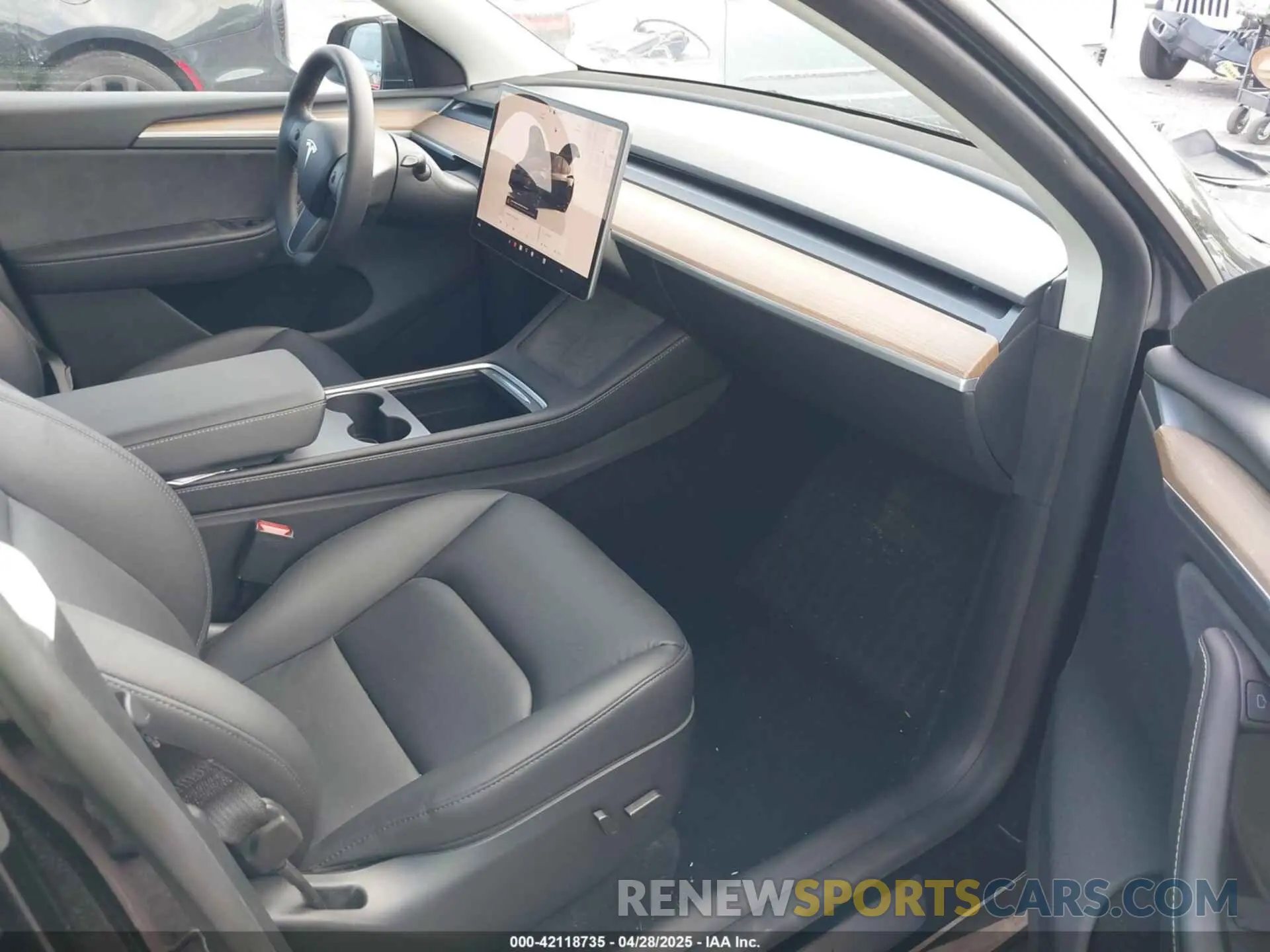 5 Photograph of a damaged car 7SAYGDEE9RA293261 TESLA MODEL Y 2024