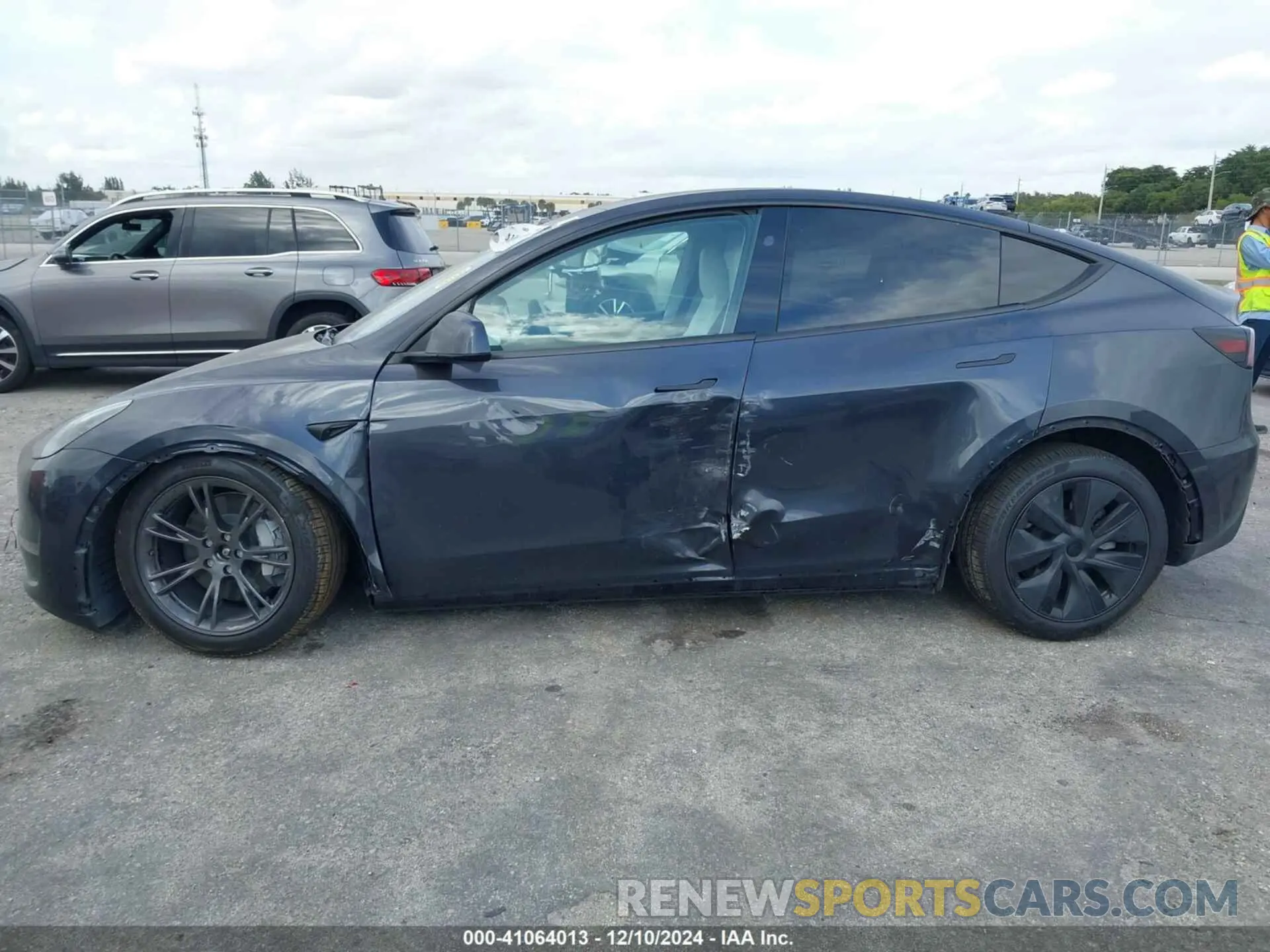 6 Photograph of a damaged car 7SAYGDEE9RA325206 TESLA MODEL Y 2024