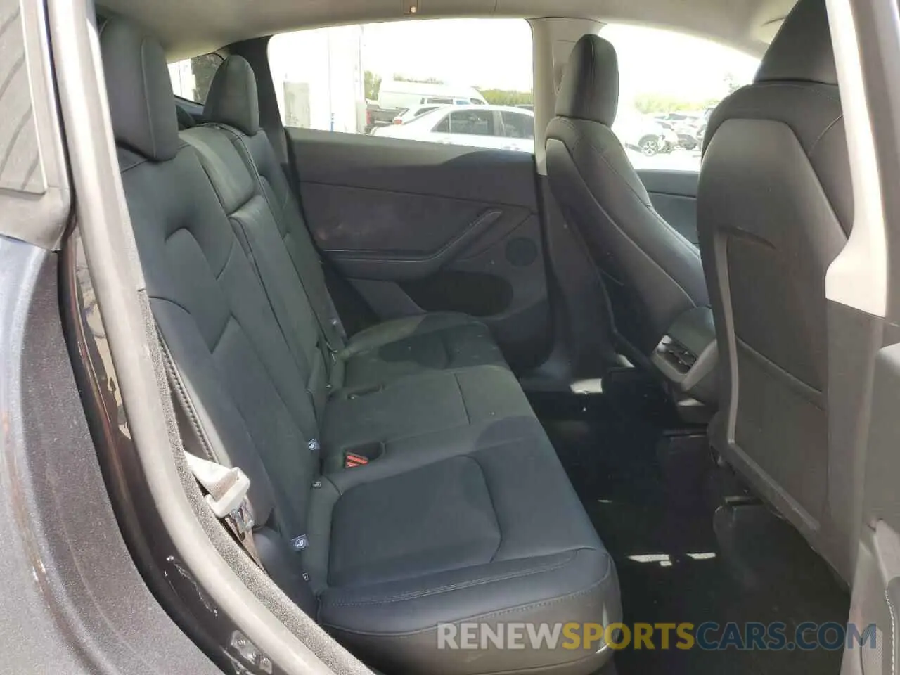 10 Photograph of a damaged car 7SAYGDEE9RA329658 TESLA MODEL Y 2024