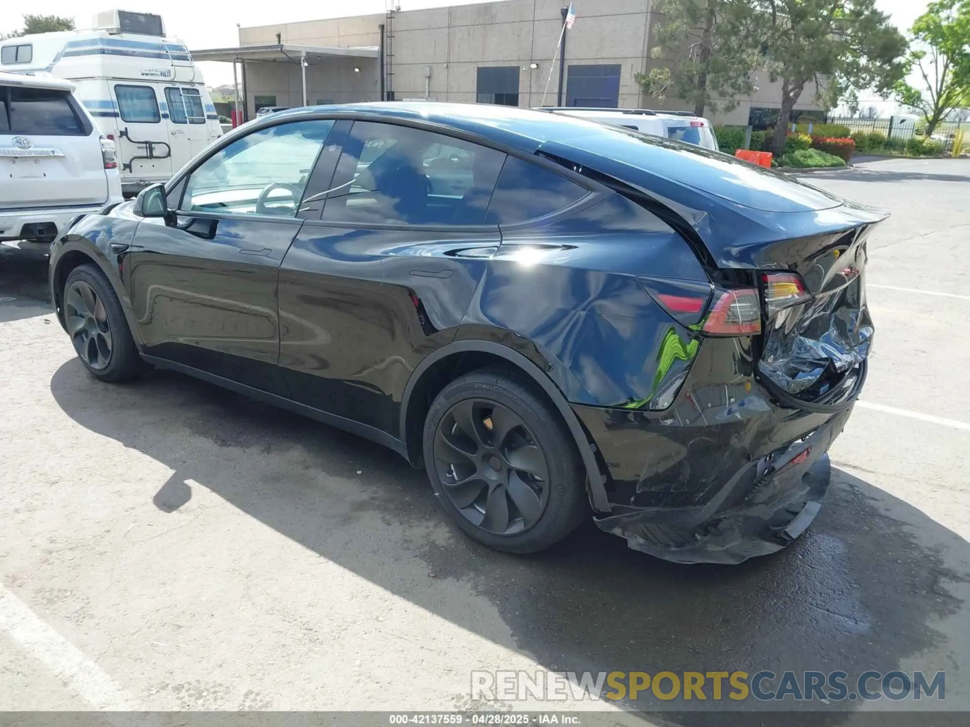 3 Photograph of a damaged car 7SAYGDEE9RF004902 TESLA MODEL Y 2024