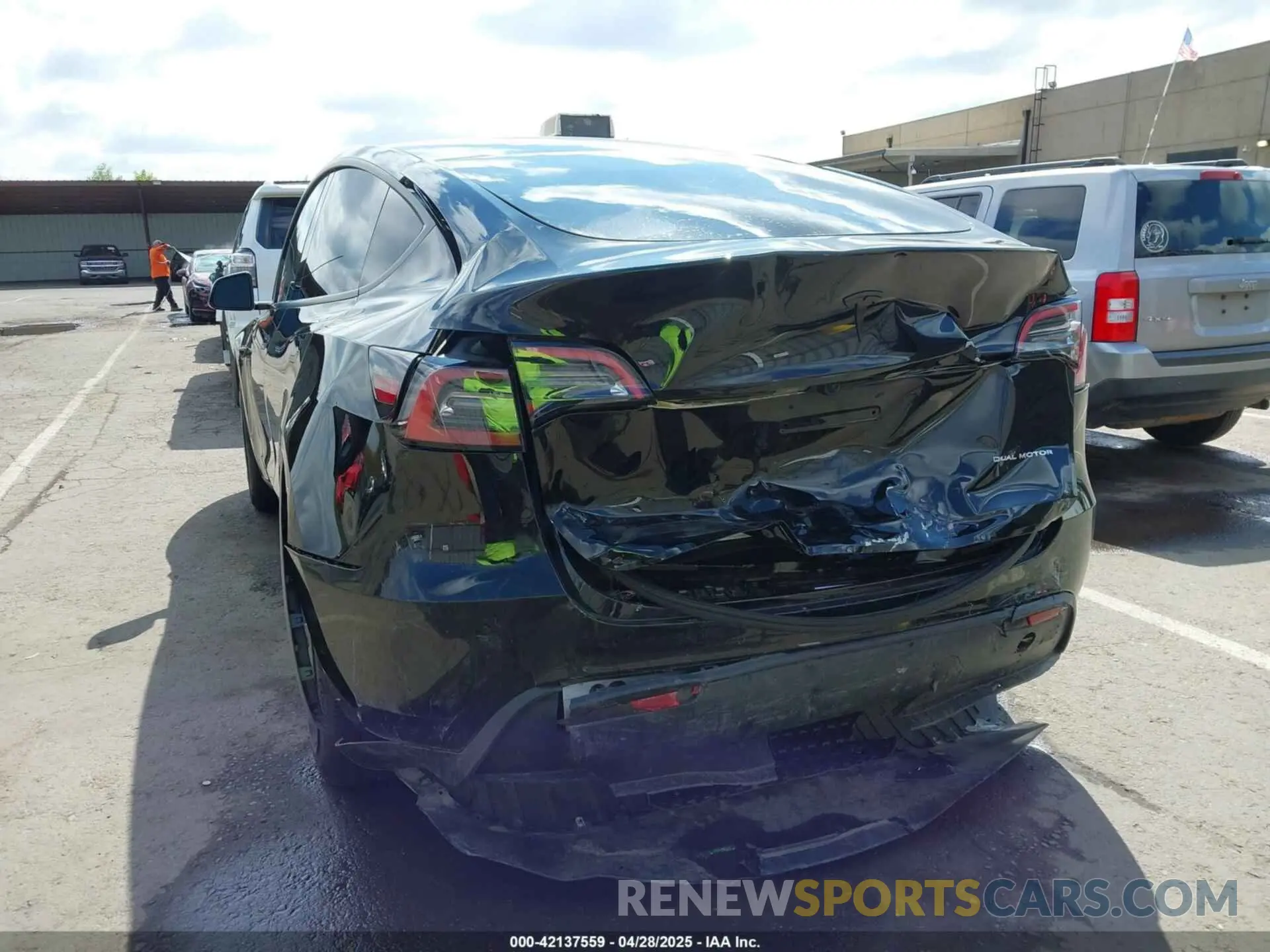 6 Photograph of a damaged car 7SAYGDEE9RF004902 TESLA MODEL Y 2024