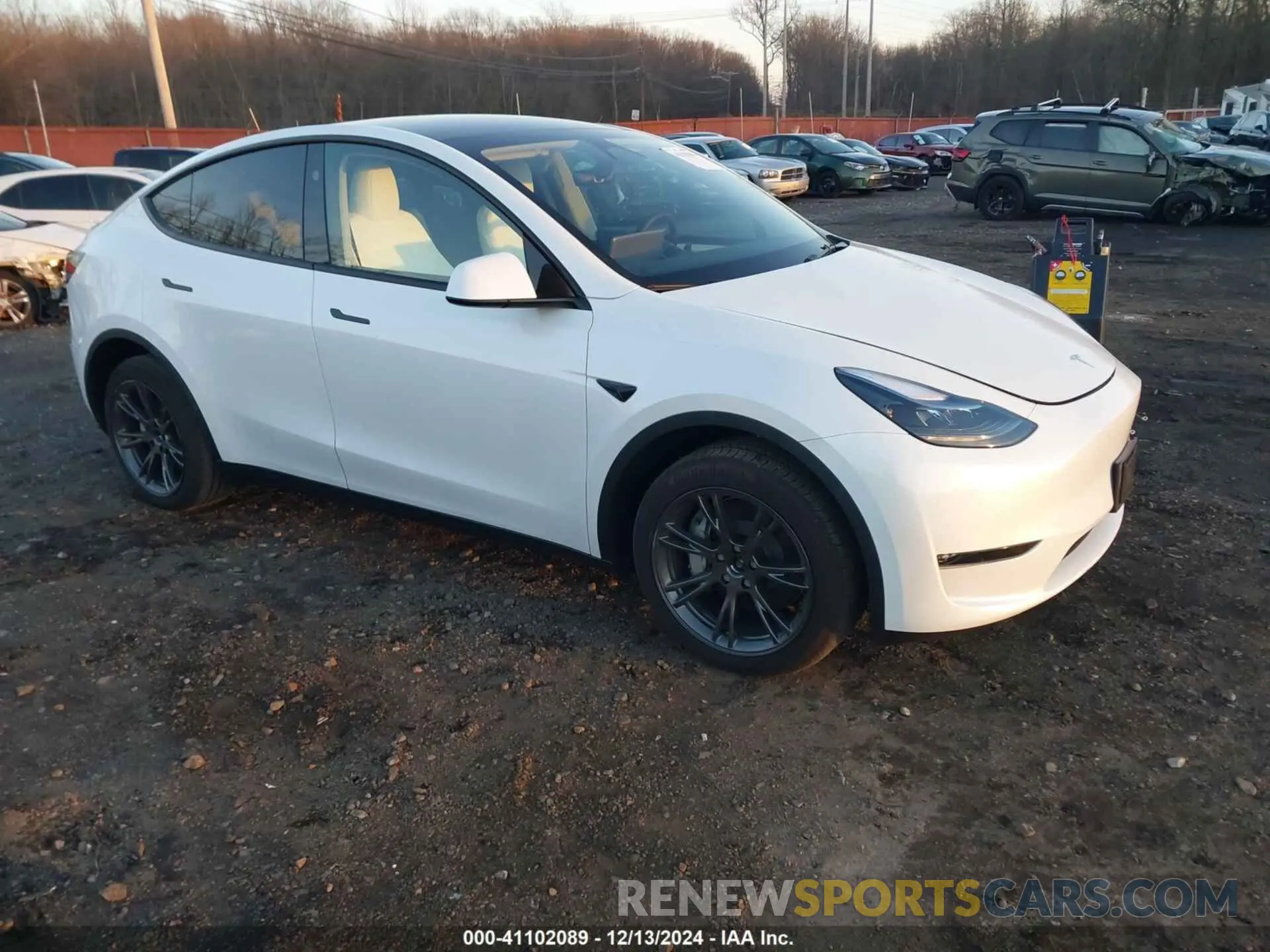 1 Фотография поврежденного автомобиля 7SAYGDEE9RF180607 TESLA MODEL Y 2024
