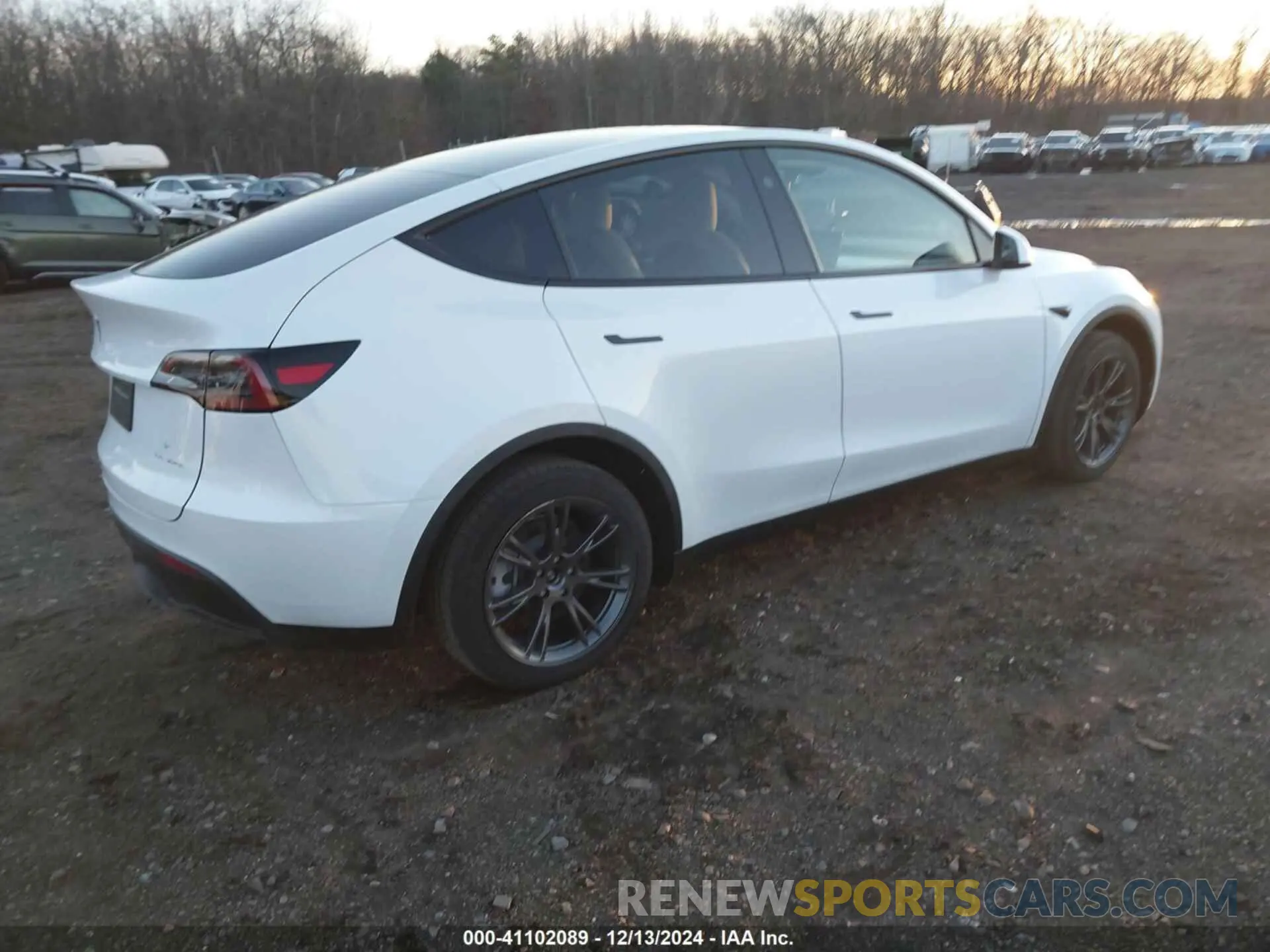 4 Фотография поврежденного автомобиля 7SAYGDEE9RF180607 TESLA MODEL Y 2024