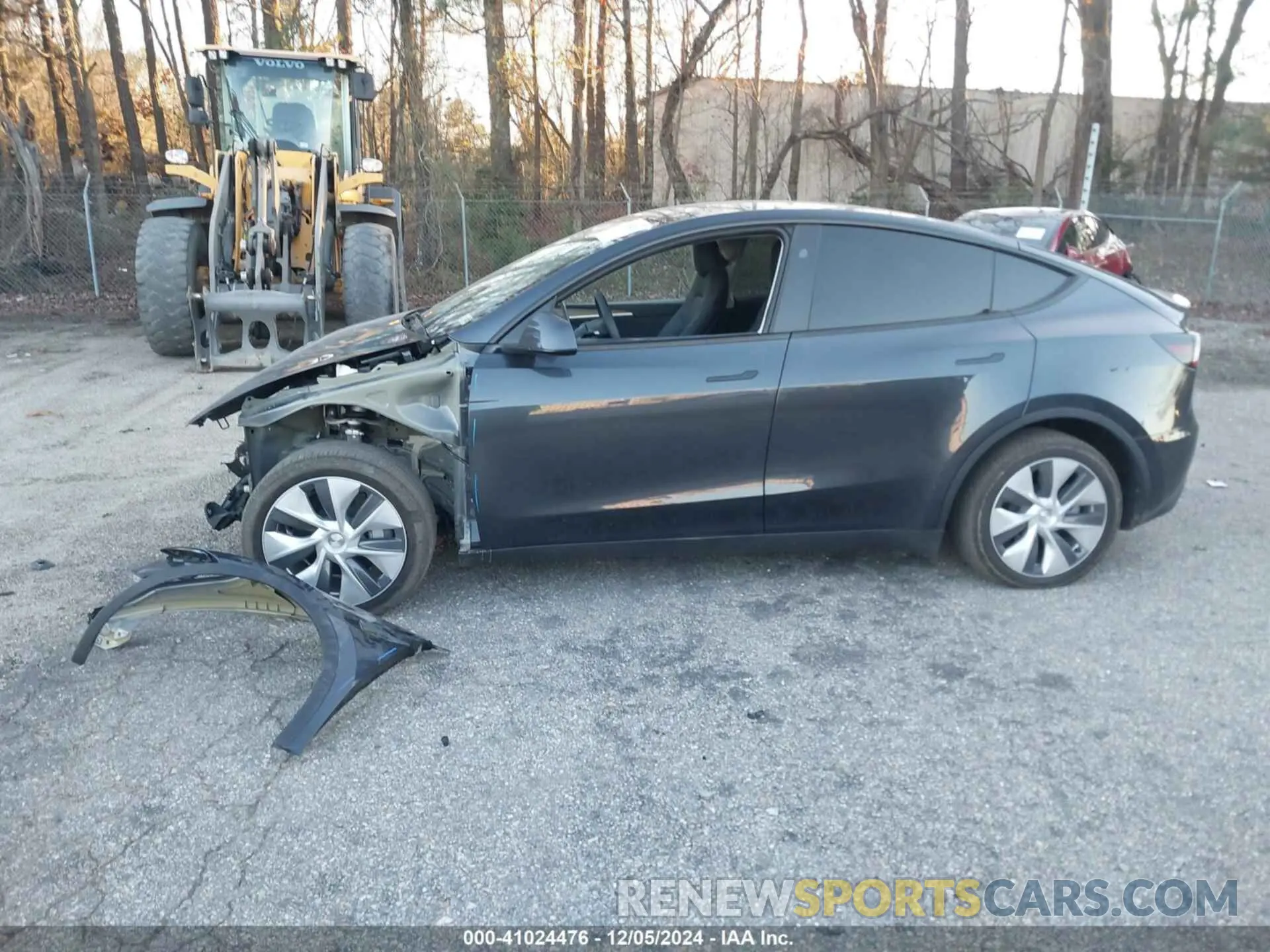 15 Photograph of a damaged car 7SAYGDEEXRA227639 TESLA MODEL Y 2024